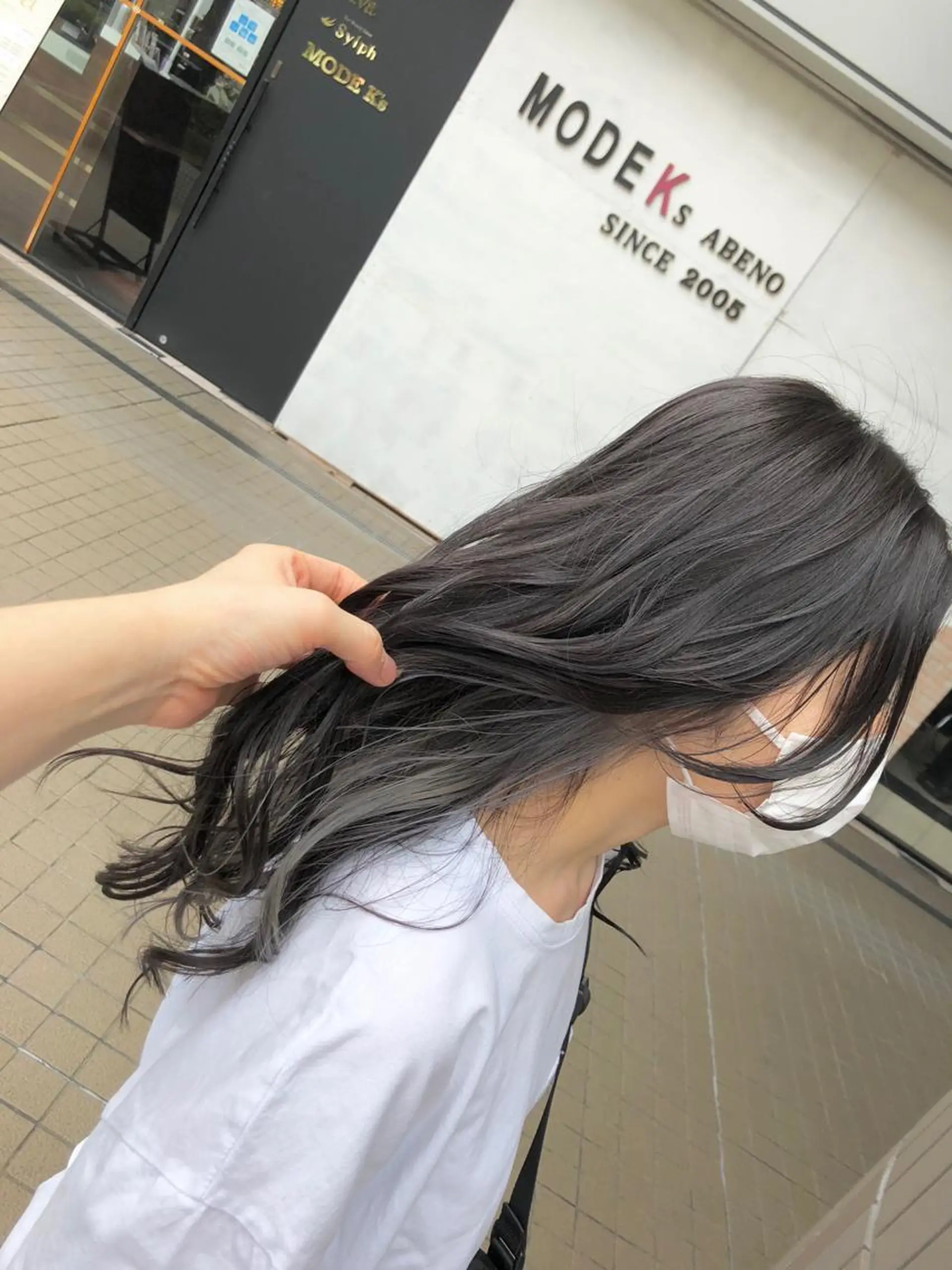 ミディアム カラー インナーカラー シルバー カット ヘアカラー トリートメント SHAFT Ieiriのヘアスタイル