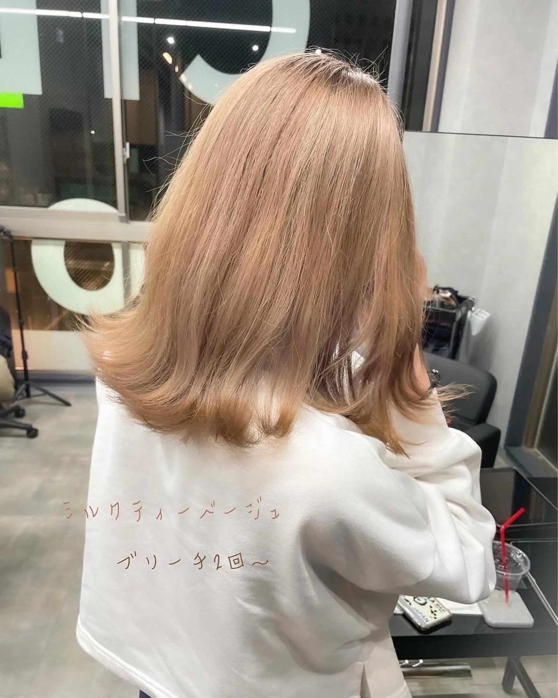 ミディアム カラー ベージュカラー ミルクティーベージュ サブリナシュシュ所属・朝倉 海斗のヘアスタイル