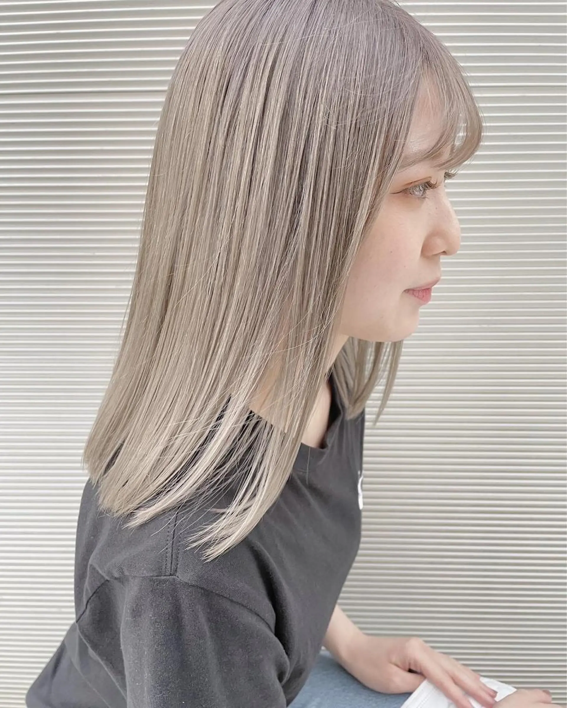 ミディアム カラー mimiiy梅田 中崎町ハイトーンのヘアスタイル