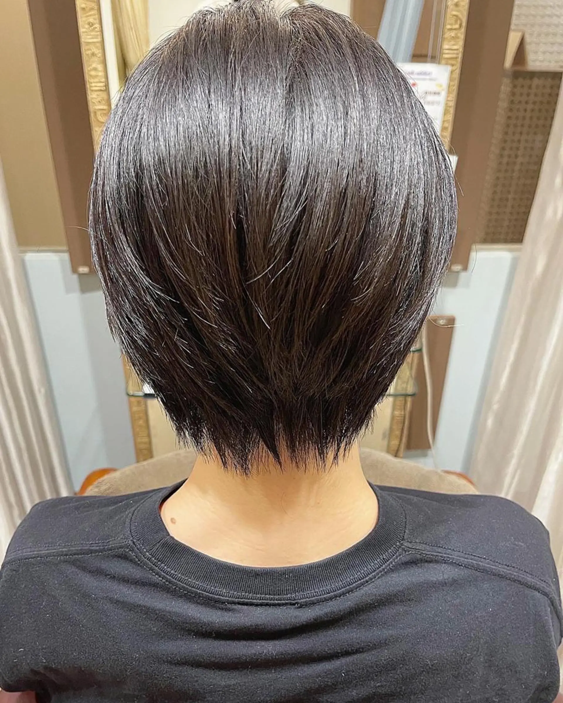 カラー ショートボブ アッシュ バレイヤージュ ミストバング ブリーチ 🫧髪質改善艶カラー _マエダ 🫧のヘアスタイル