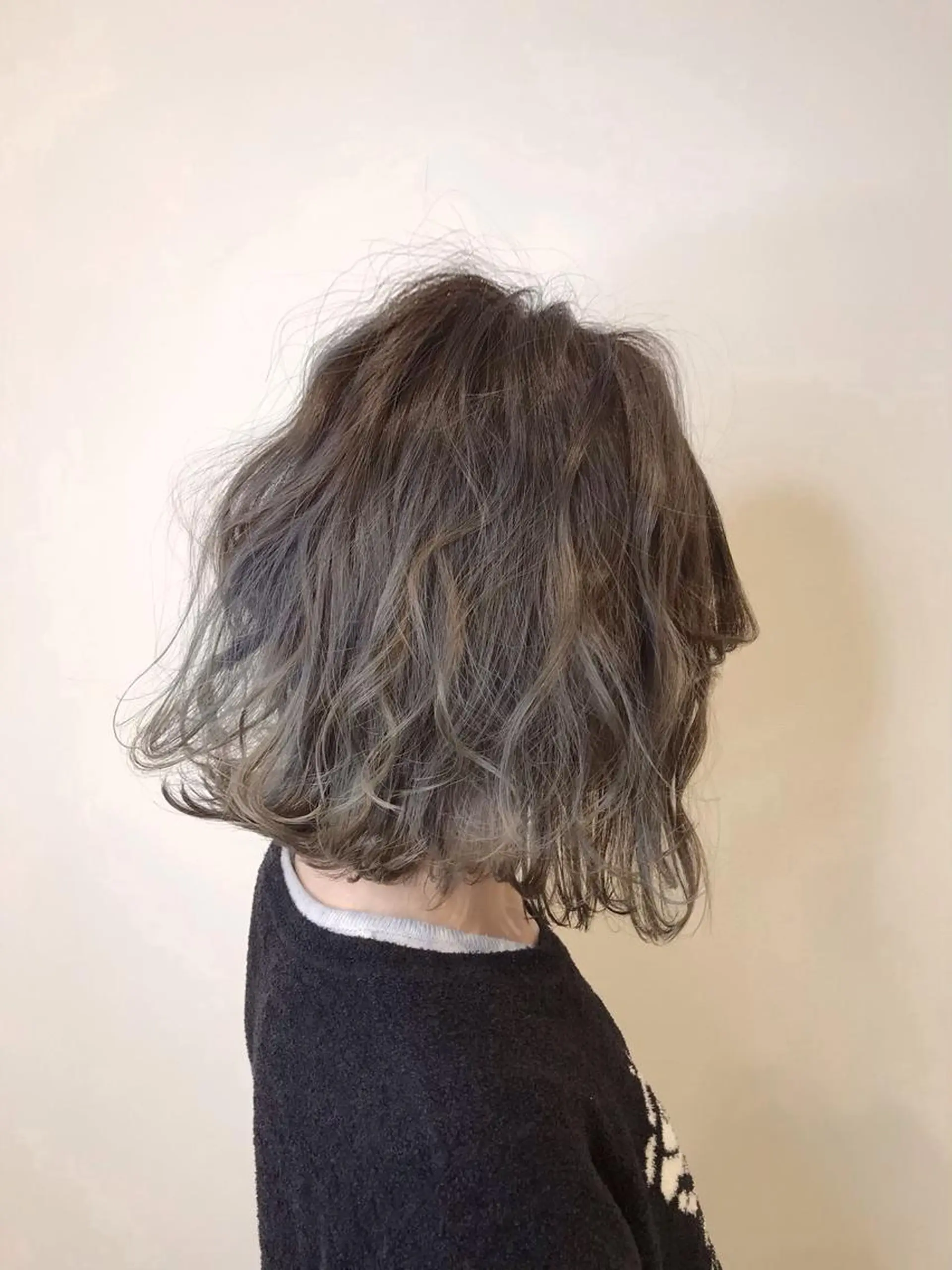 ショート カラー バレイヤージュ ブリーチ グレージュ イルミナカラー レイヤーカット ヘアカラー トリートメント ボブ・レイヤーカット 吉敷航一のヘアスタイル