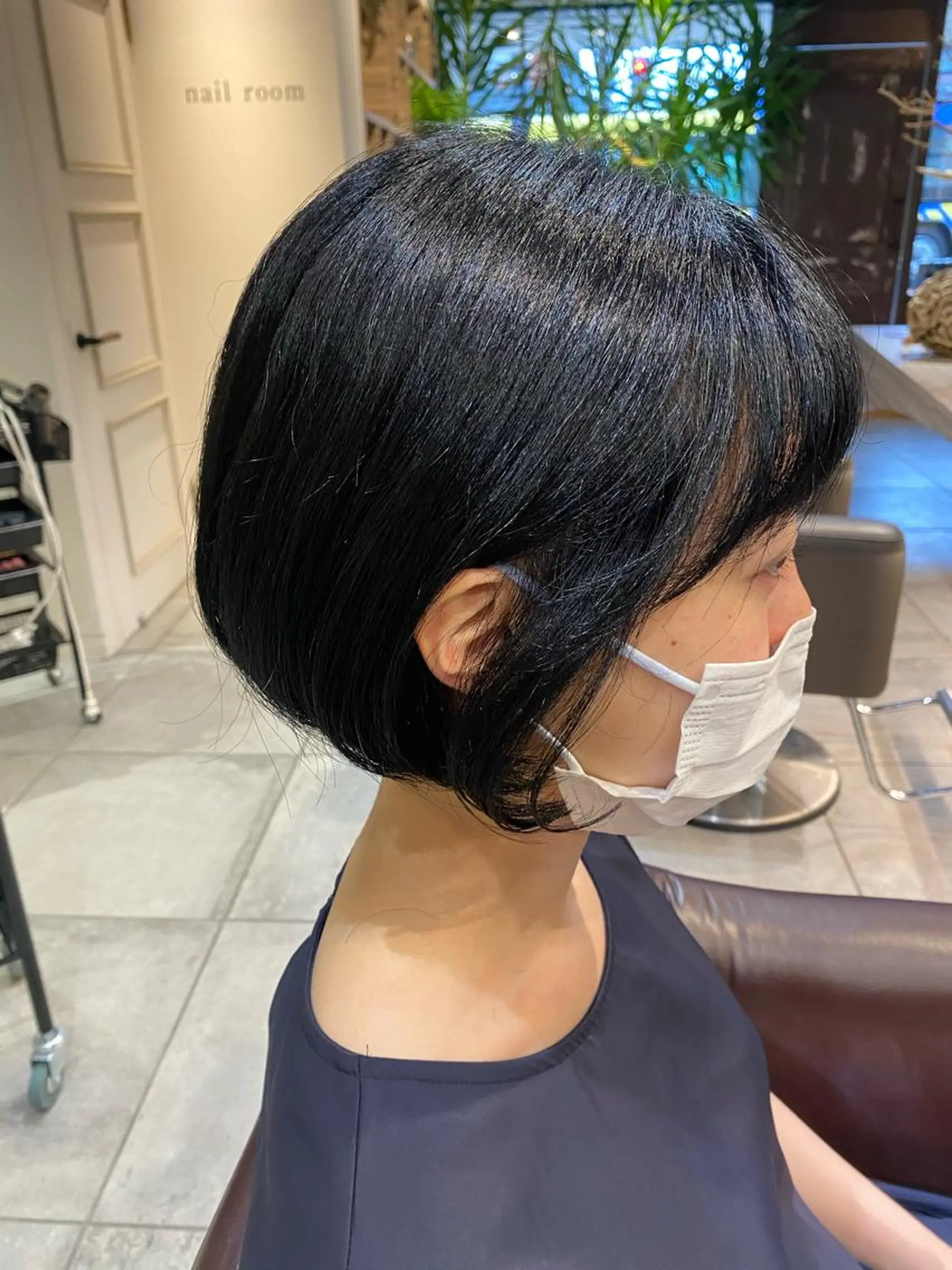 ショート カラー 黒髪 ブルーカラー ブルーブラック ボブ くせ毛 カット ヘアカラー 川越 輝梨奈のヘアスタイル
