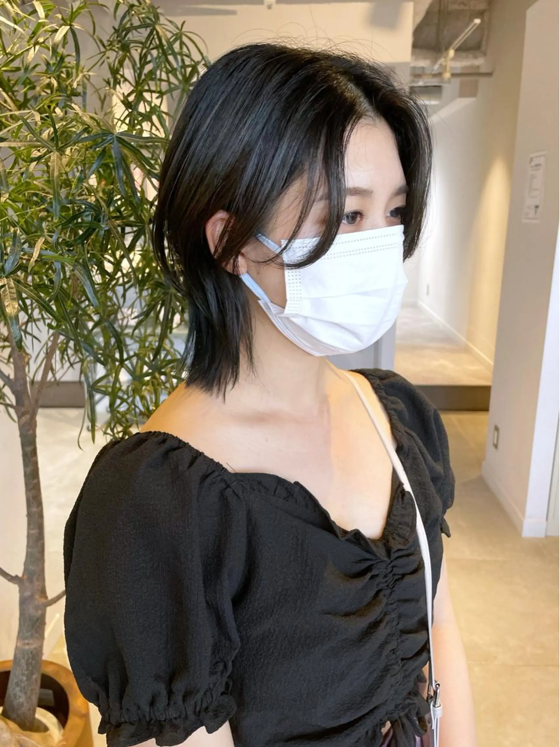 ミディアム カラー 黒髪 ブルーカラー ブルーブラック レイヤー/髪質改善カ ラ-🤍津田奈々美‎のヘアスタイル