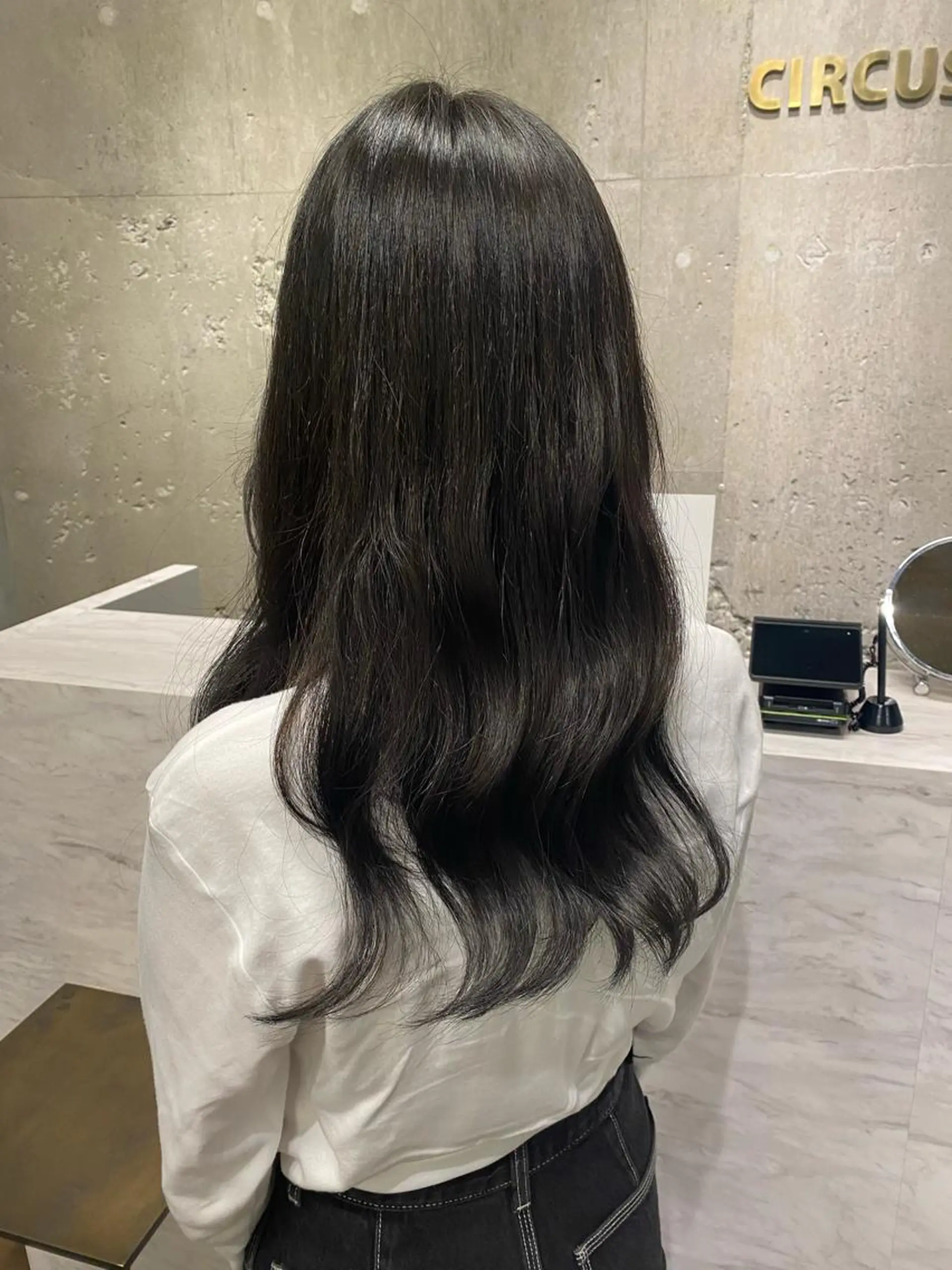 セミロング カラー ROBBY表参道所属・木村【ショート/ 耳だしショート】のヘアスタイル