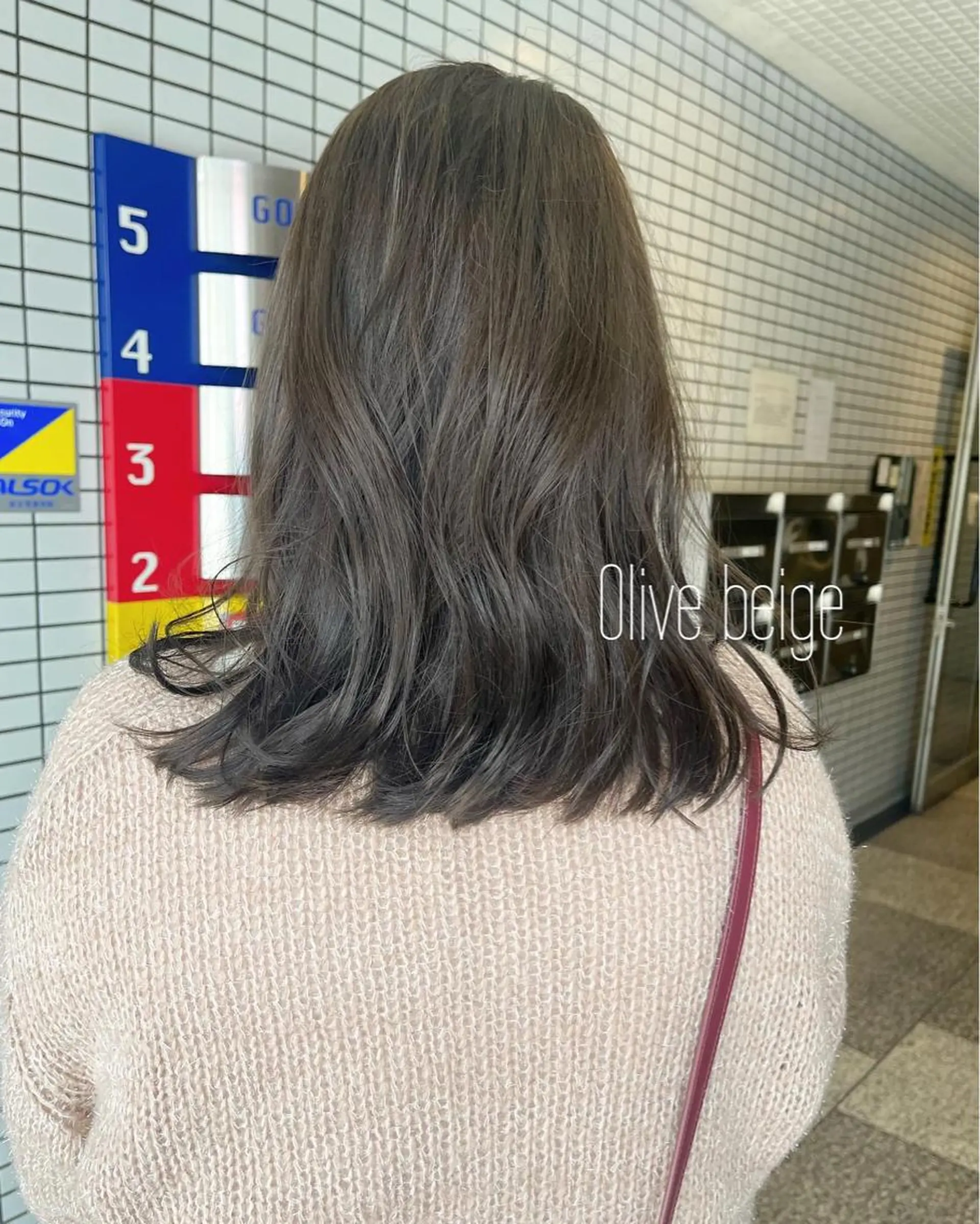 セミロング カラー ヘアアレンジ ベージュカラー オリーブベージュ カット ヘアカラー トリートメント ヘアセット 🌷ボブ/髪質改善 ストレートのヘアスタイル