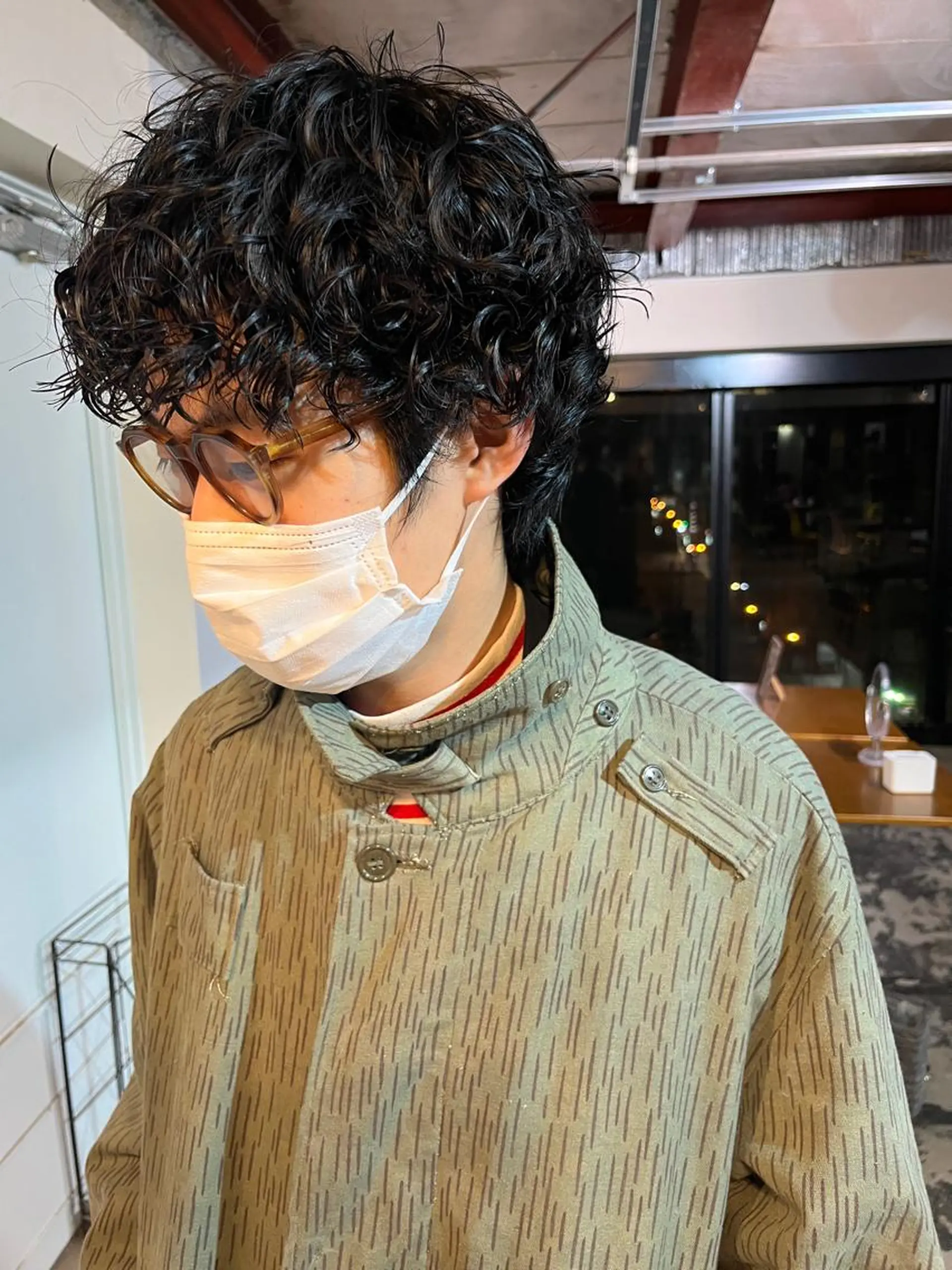ミディアム パーマ メンズ ミディアムパーマ メンズブリーチ コンマヘア フェードカット メンズハイライト 🔹YUTA🔹 メンズパーマのヘアスタイル