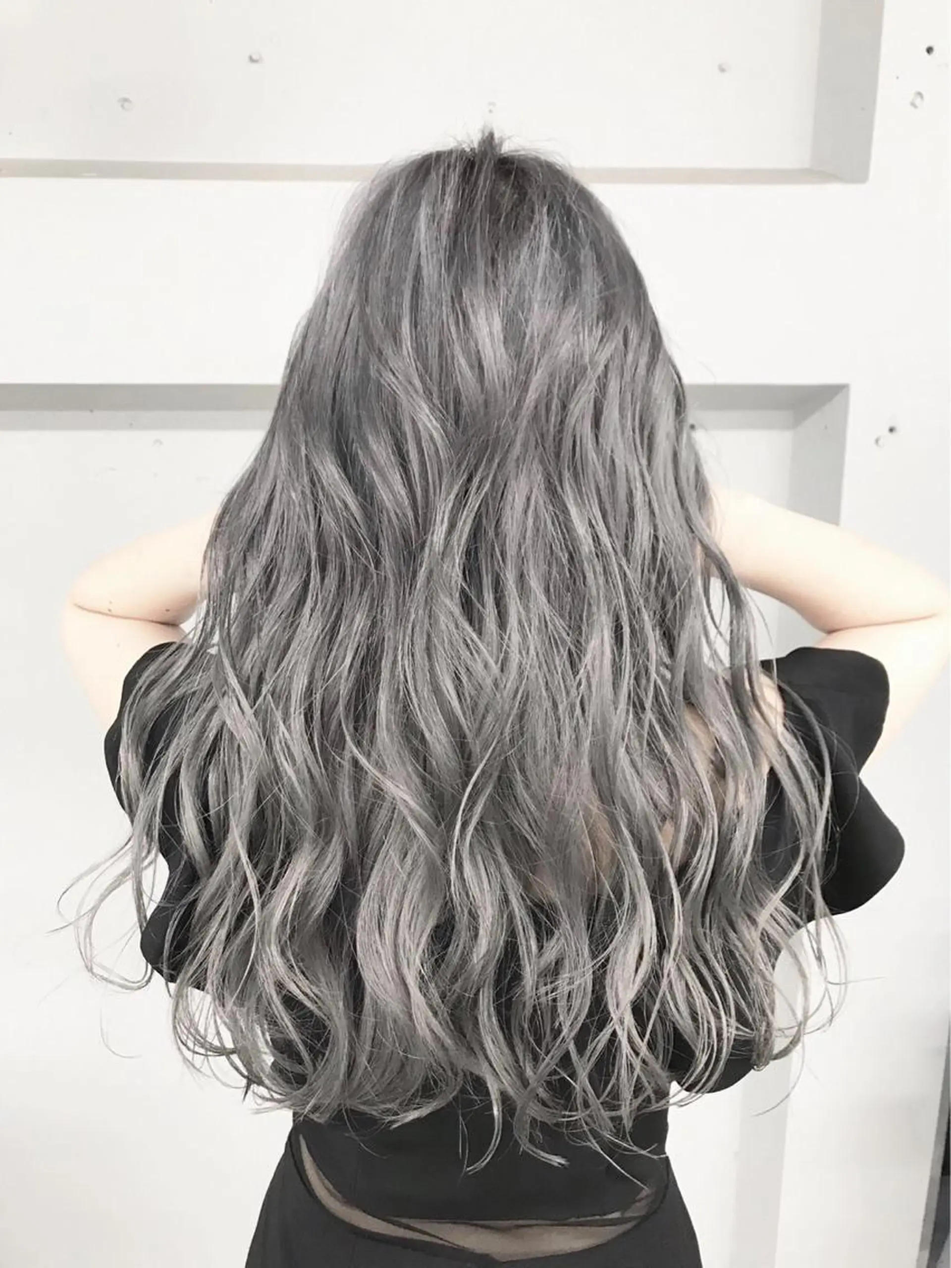 ロング カラー ブルーカラー ブルージュ グレージュ インナーカラー 外国人風カラー カット ヘアカラー トリートメント ＿WHITE鳳店 アンダーバーホワイトのヘアスタイル