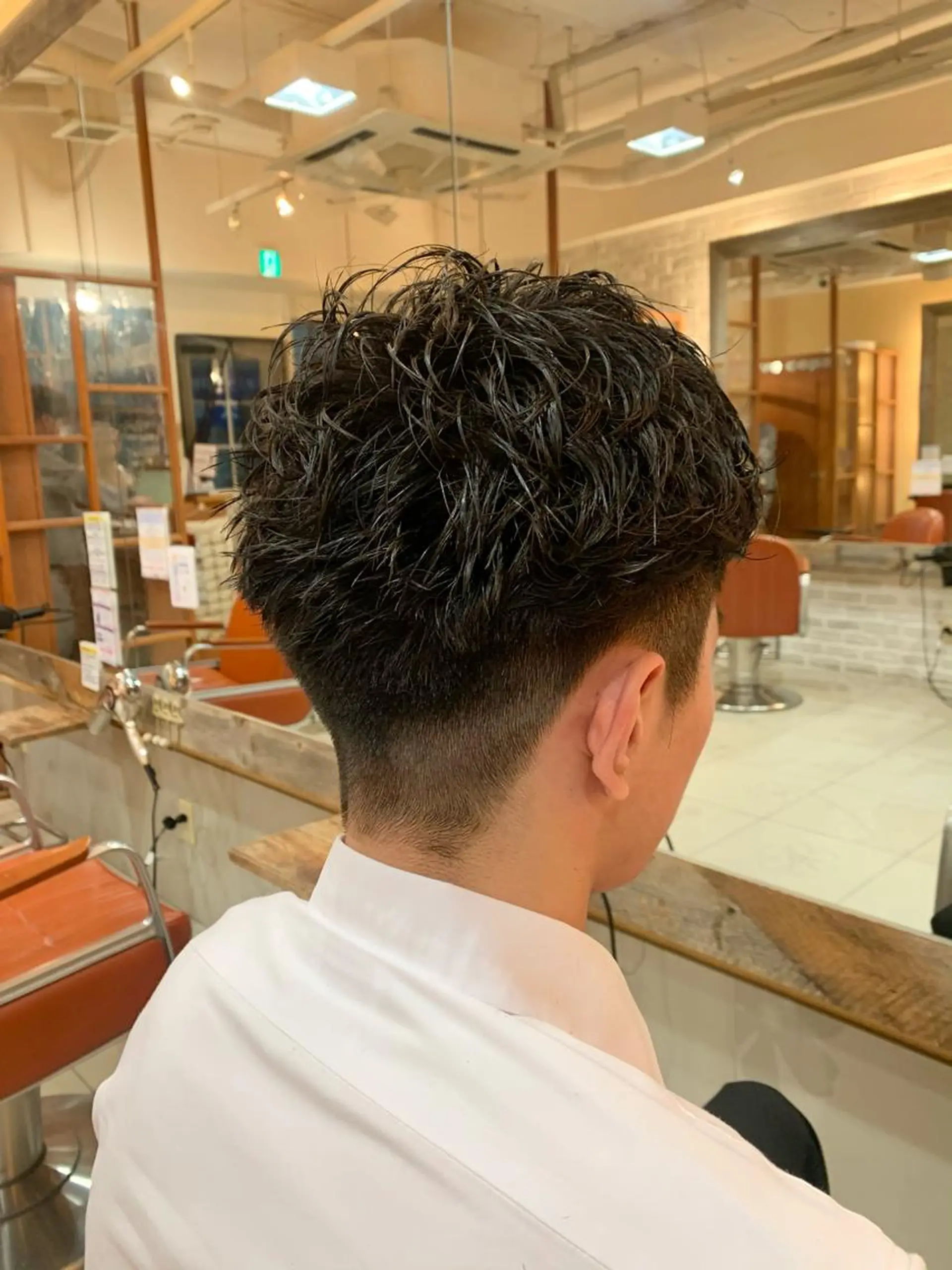 ショート パーマ メンズ ビジネス メンズパーマ 刈り上げ 若林 良のヘアスタイル