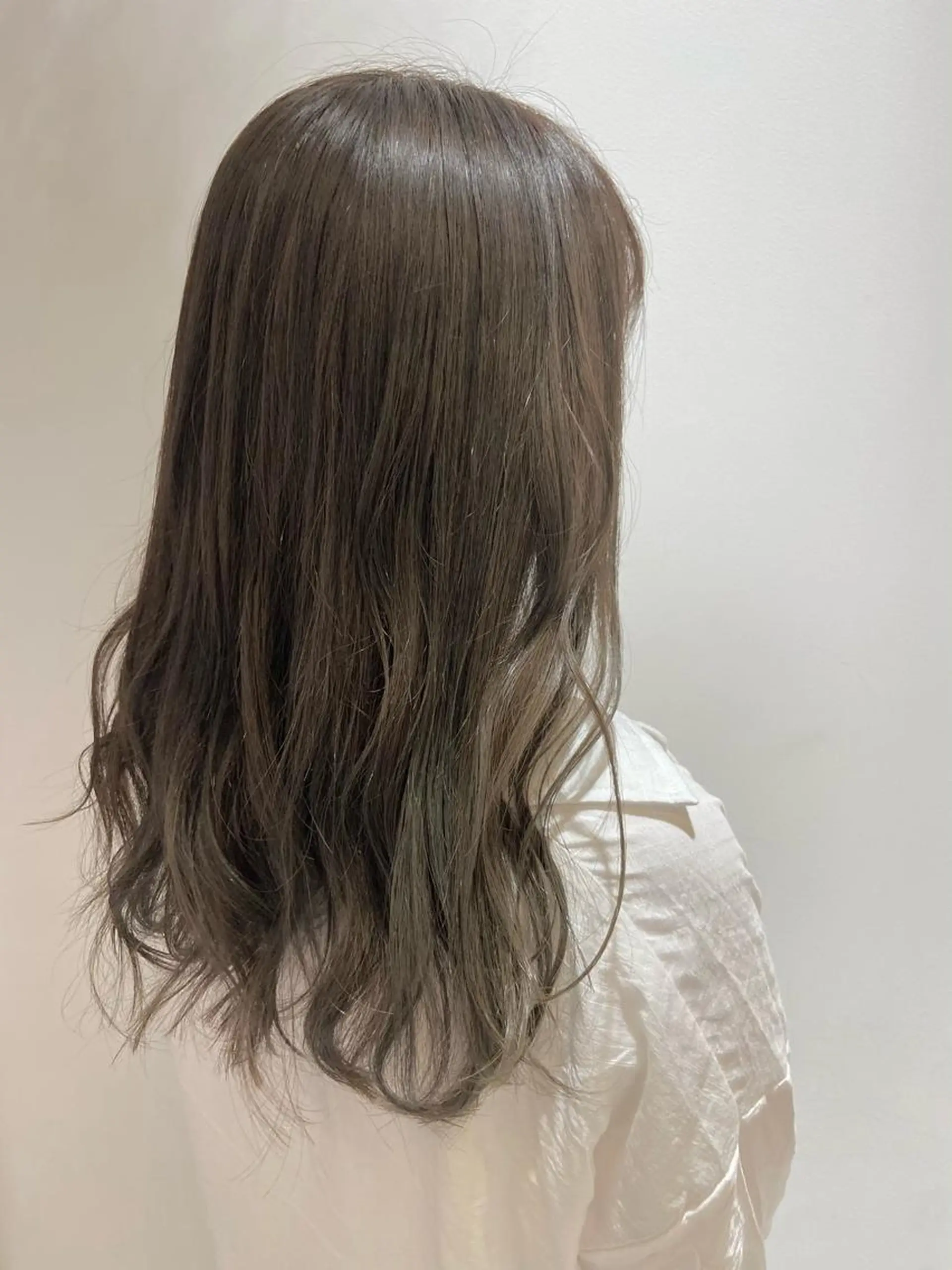 セミロング カラー 🐺ウルフ/レイヤー 似合わせ‎🤍沙羅のヘアスタイル