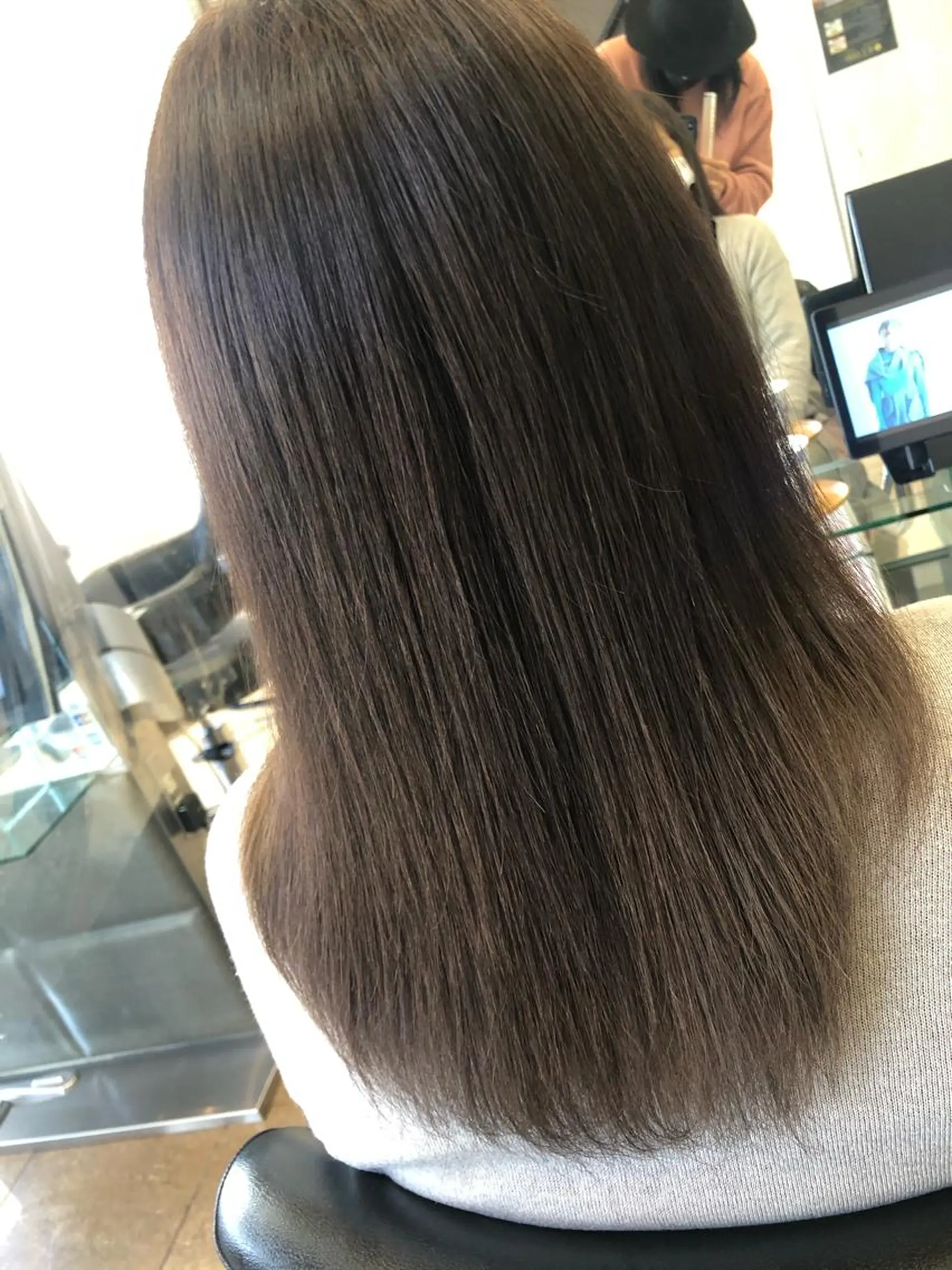 セミロング アッシュ アッシュグレー GISELAジゼラ所属・手塚 亮汰のヘアスタイル