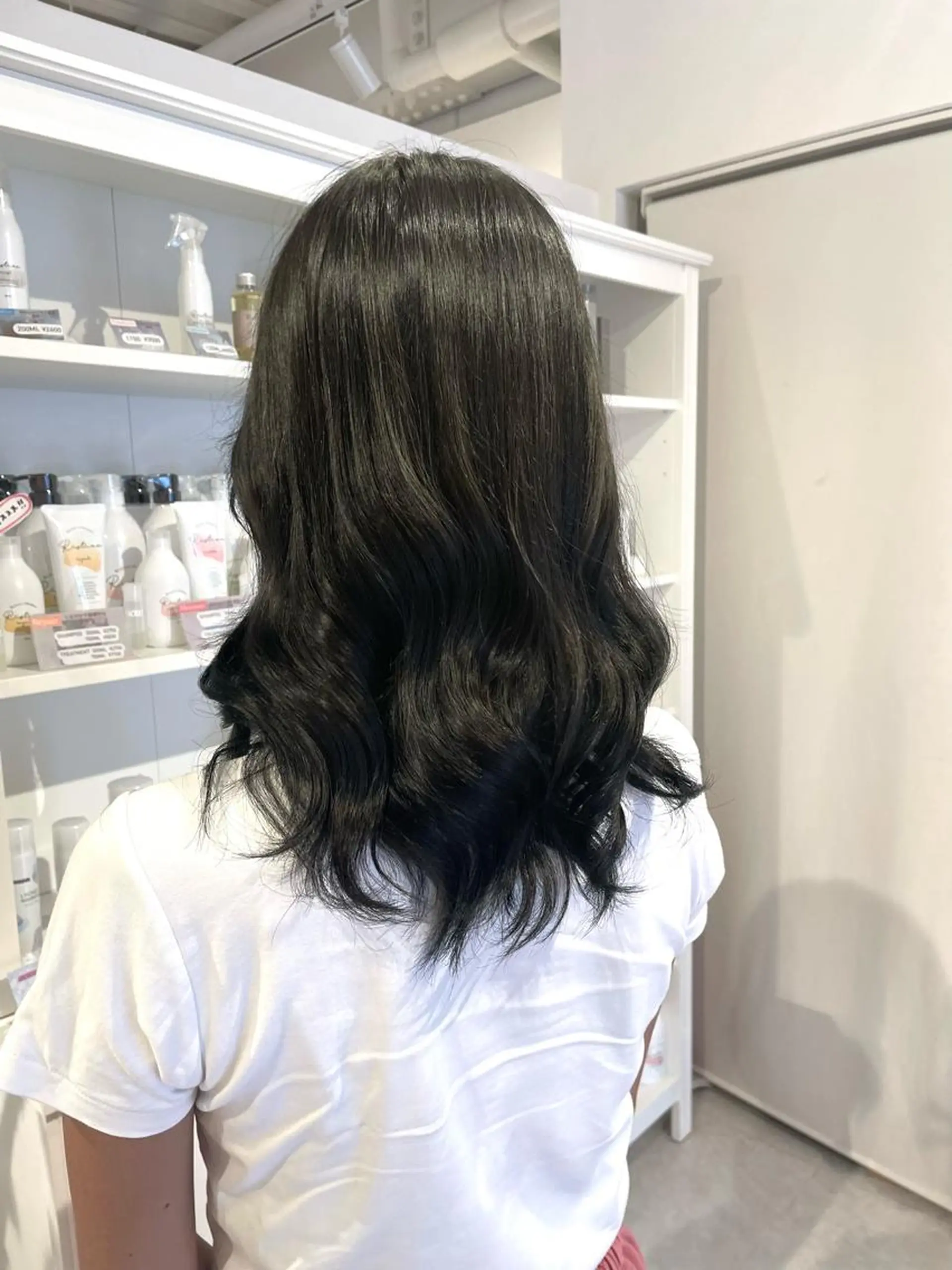 カラー 黒髪 ヘアカラー 和田 真依のヘアスタイル