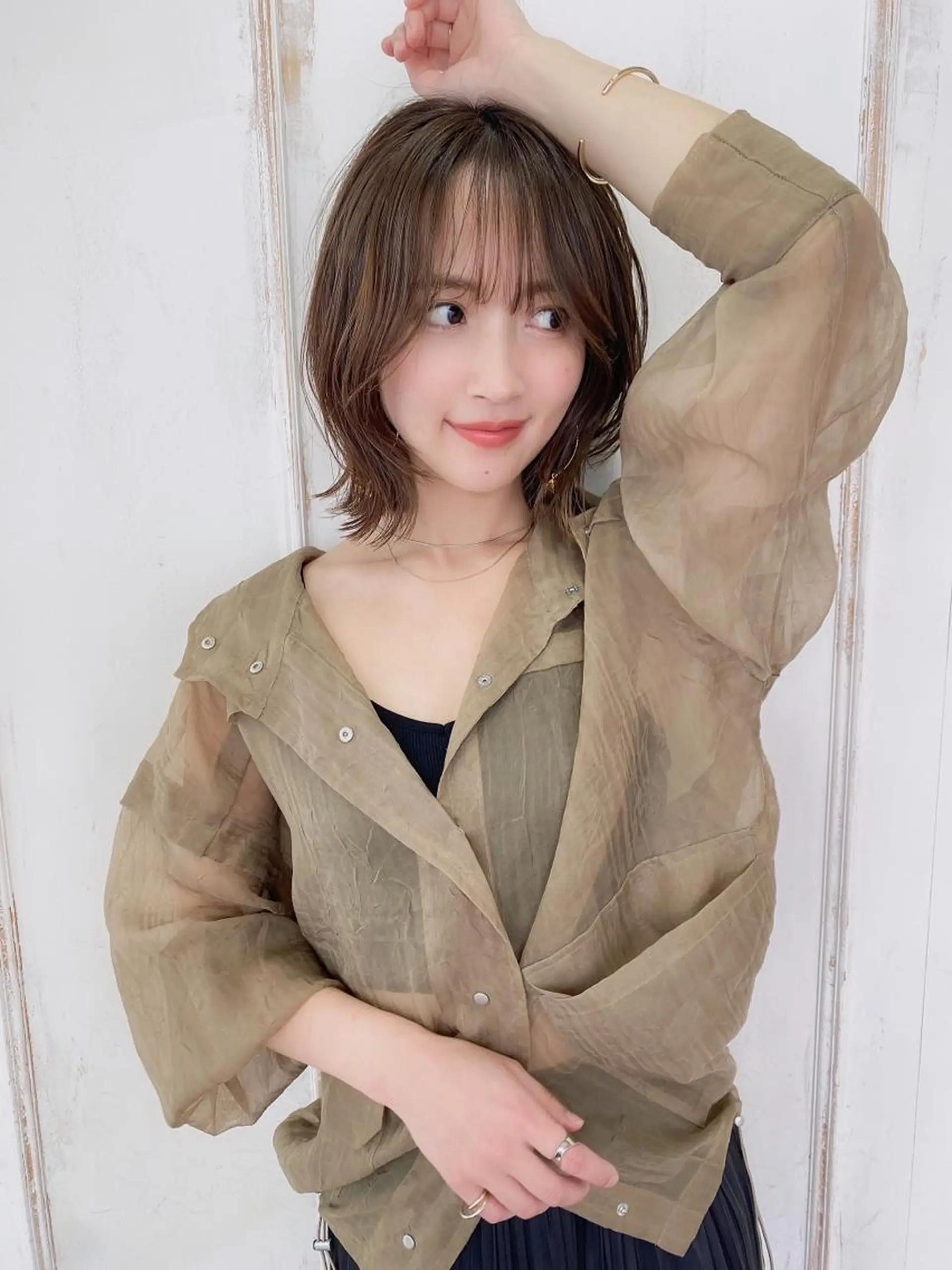 ミディアム くびれヘア レイヤーカット ウルフカット ウルフレイヤー 鎌倉 彩のヘアスタイル