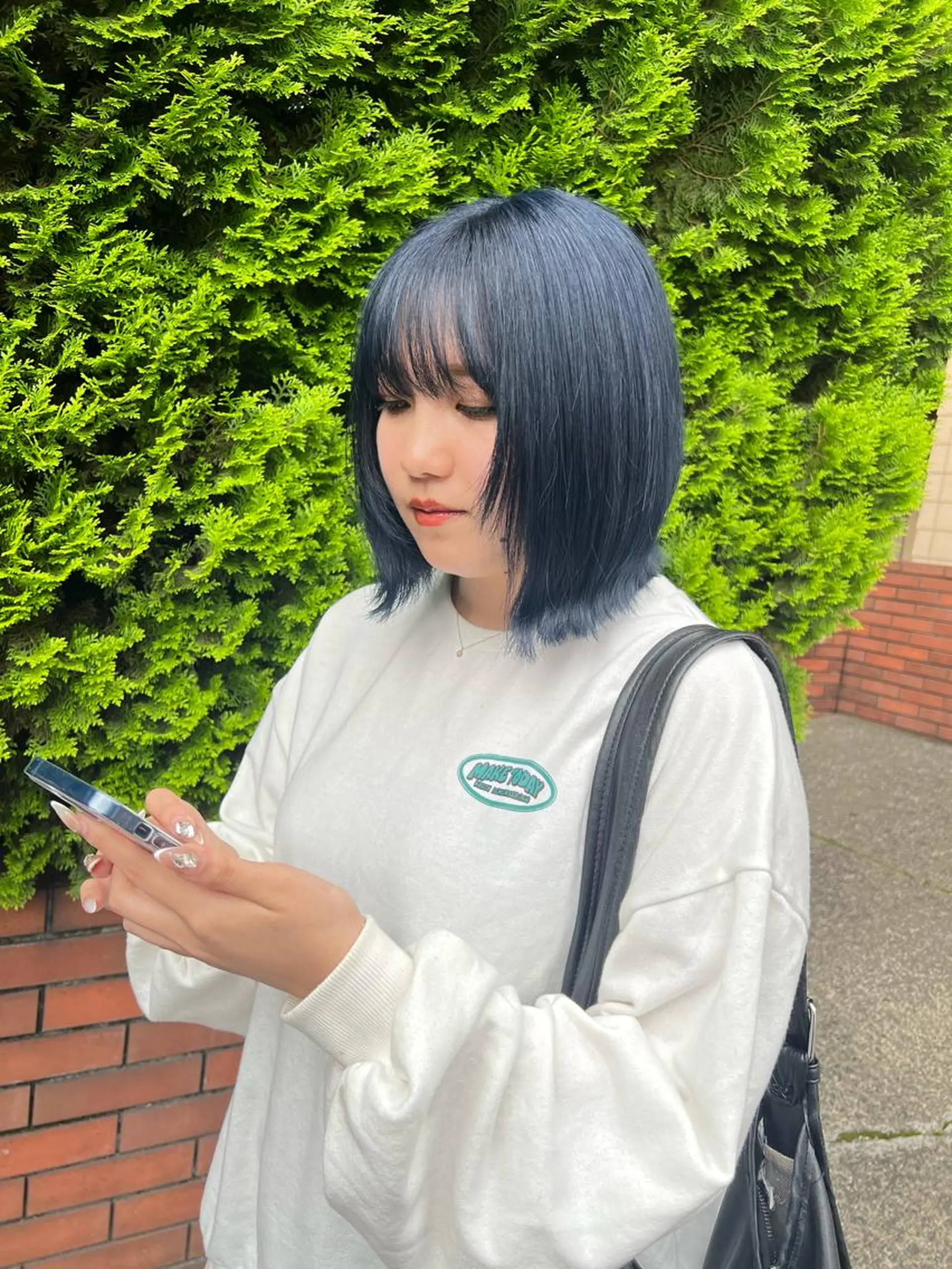 ミディアム カラー ネイビーカラー シルバー je suis heureuse所属・ハイライトカラー 🌀ゆい❣️のヘアスタイル