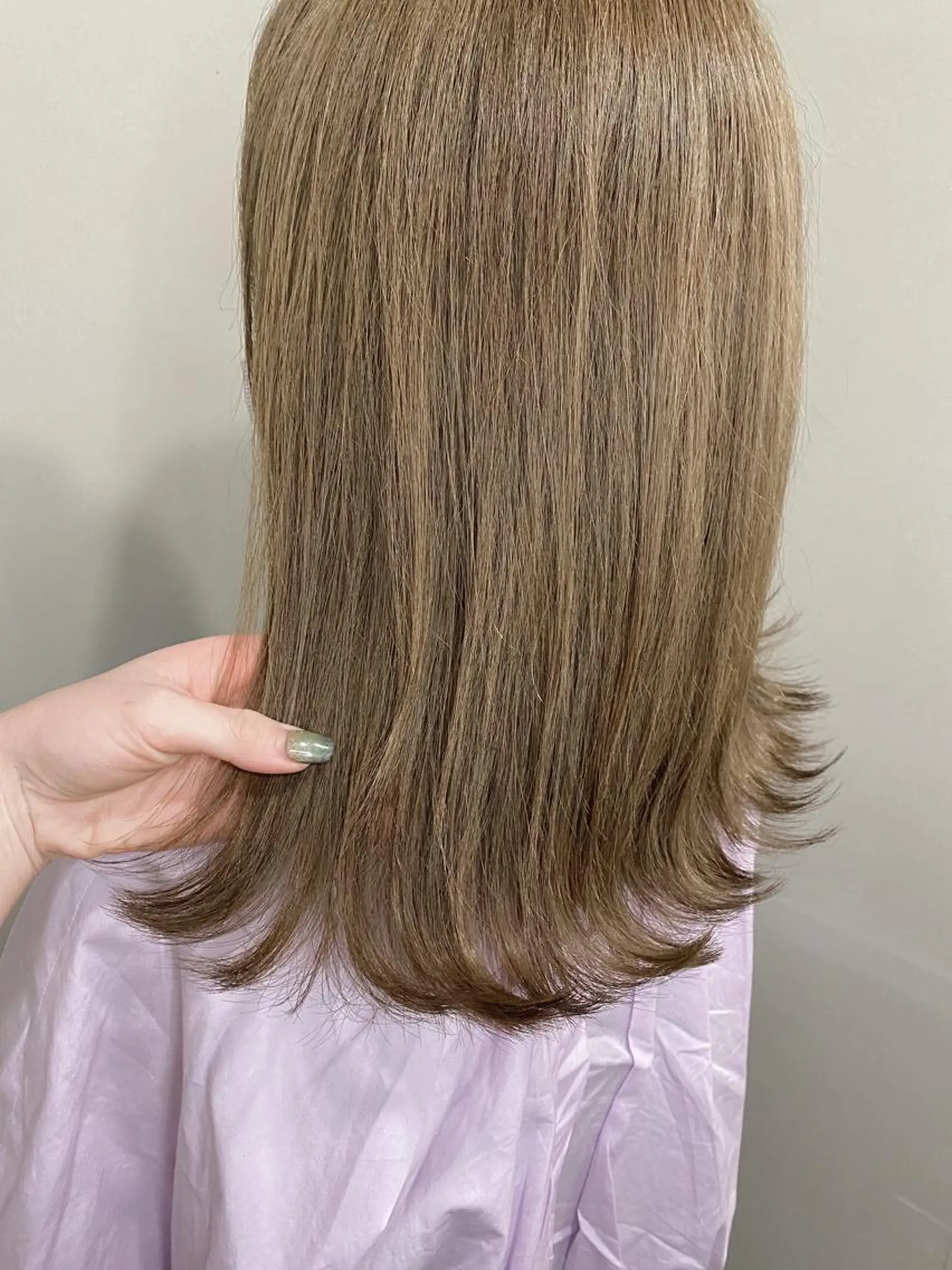 セミロング カラー ヘアカラー 畑中 愛梨のヘアスタイル