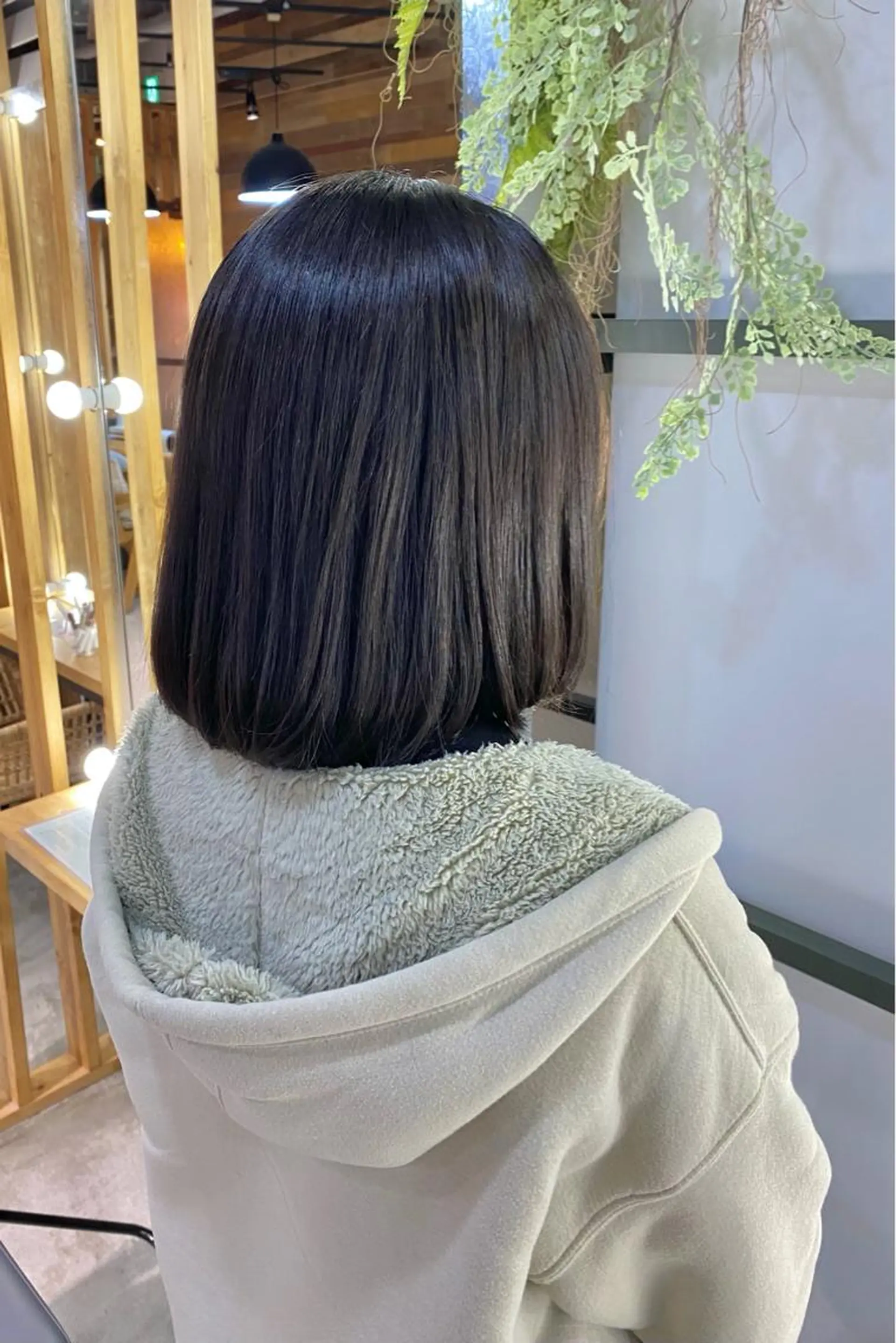 ミディアム 菊地 紗矢のヘアスタイル