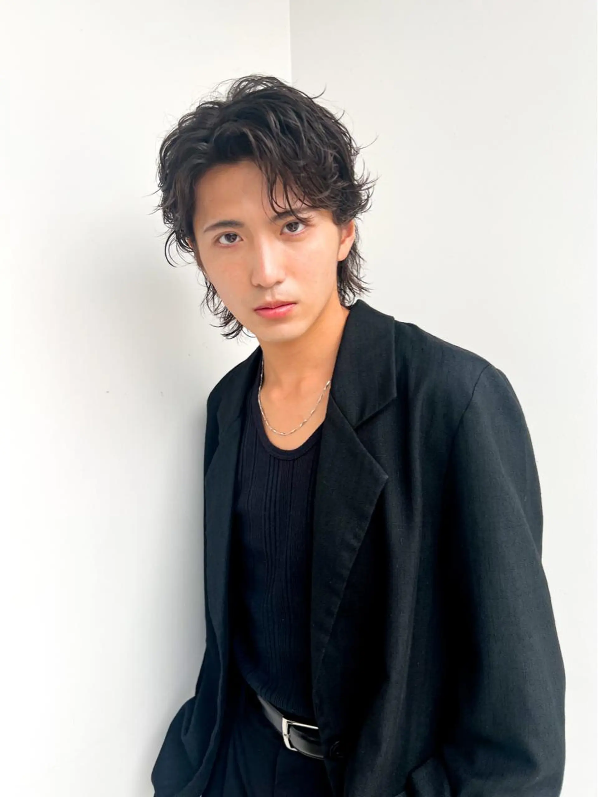 ショート パーマ メンズ メンズパーマ 波巻きパーマ メンズカット曲がる 縮毛矯正佐々木タクマのヘアスタイル