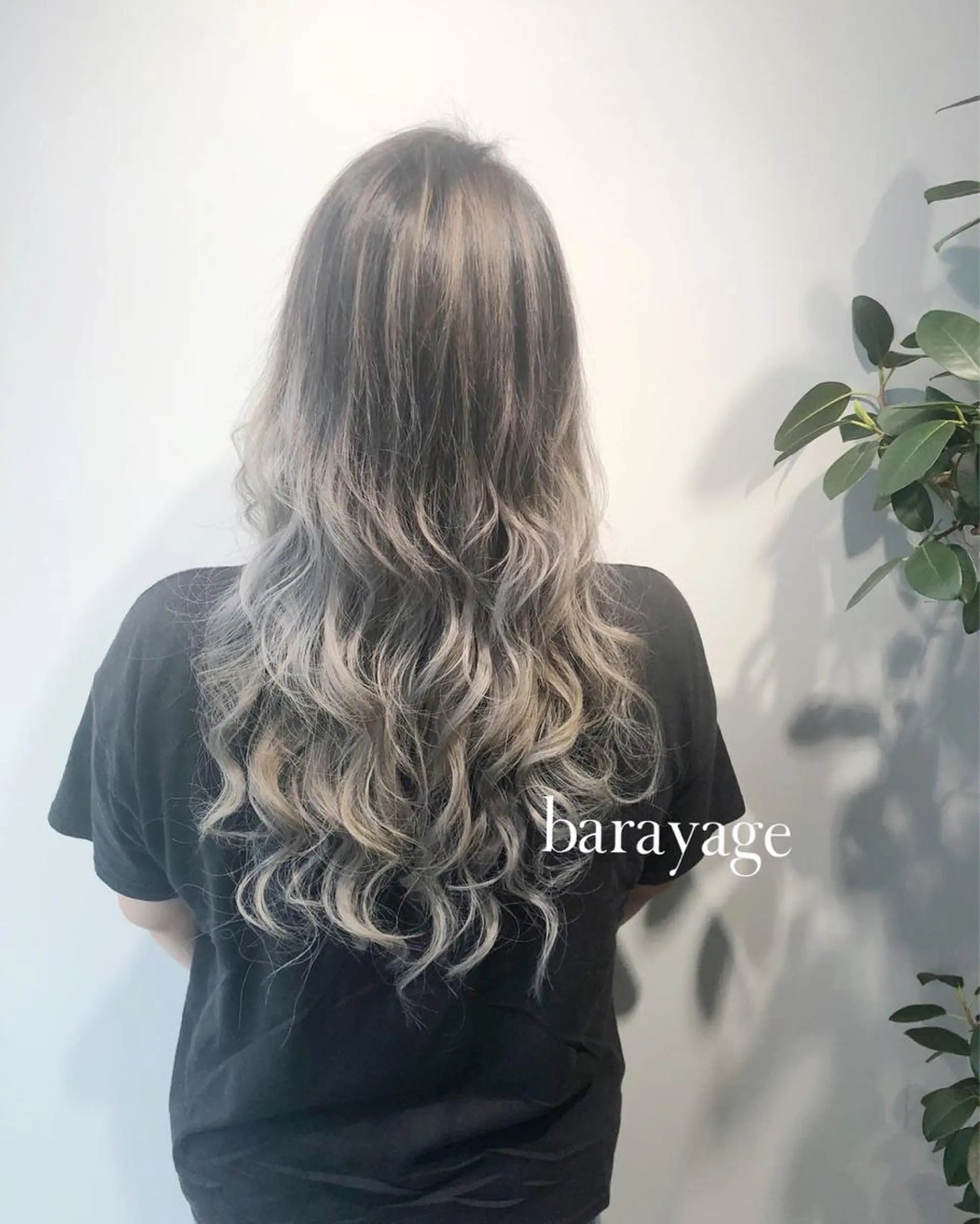 ロング ヘアカラー 岸川 恭子のヘアスタイル