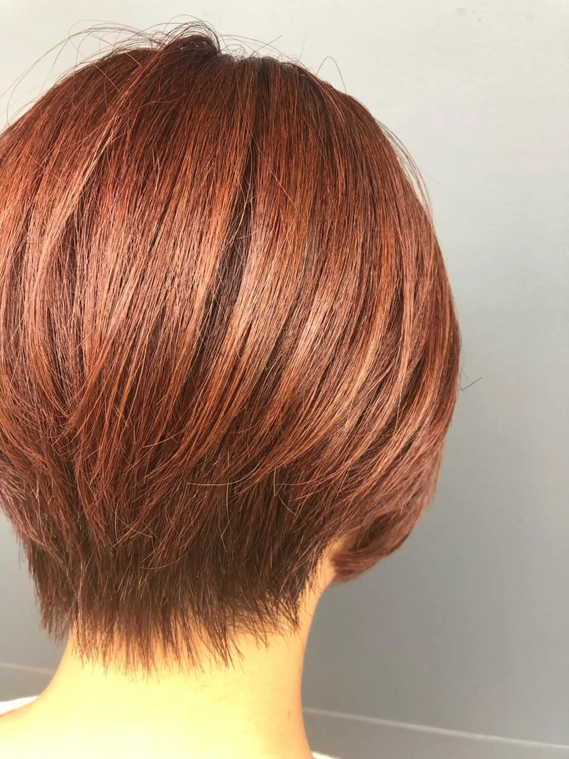 ショート カラー オレンジ ショートヘア 長谷川 沙紀のヘアスタイル