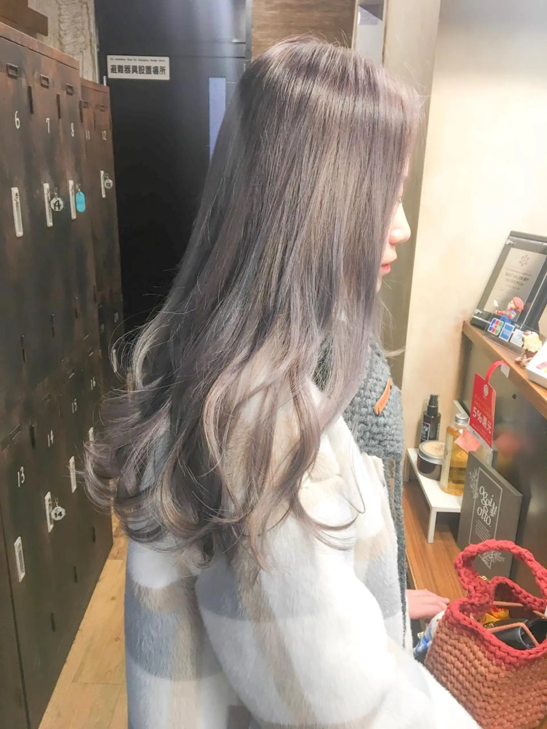 ロング カラー アッシュ ブリーチ 透明感カラー パープルカラー シルバー kiki所属・中田 敏明のヘアスタイル