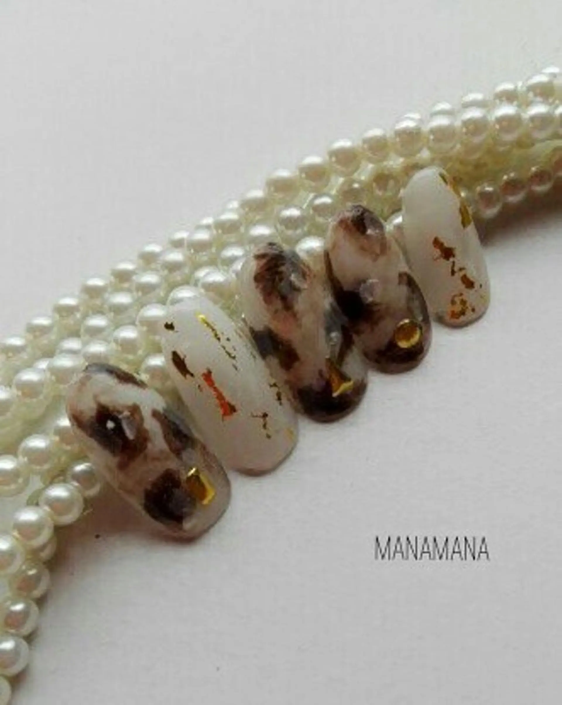 ネイル べっ甲ネイル 持ち込み ホワイト MANA MANAのネイルデザイン