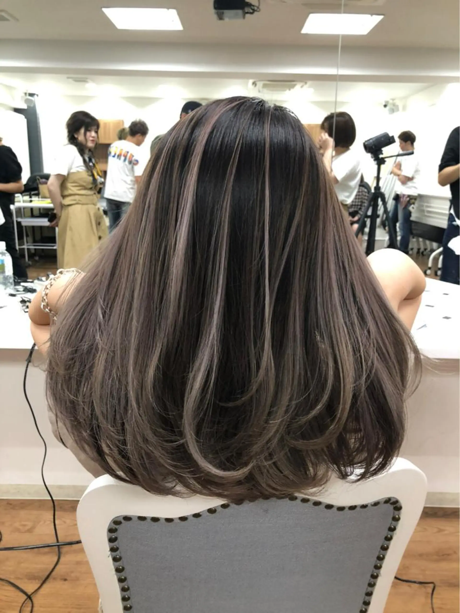 カラー バレイヤージュ ハイライトカラー 髪質改善 レイヤーカット 早崎太生のヘアスタイル