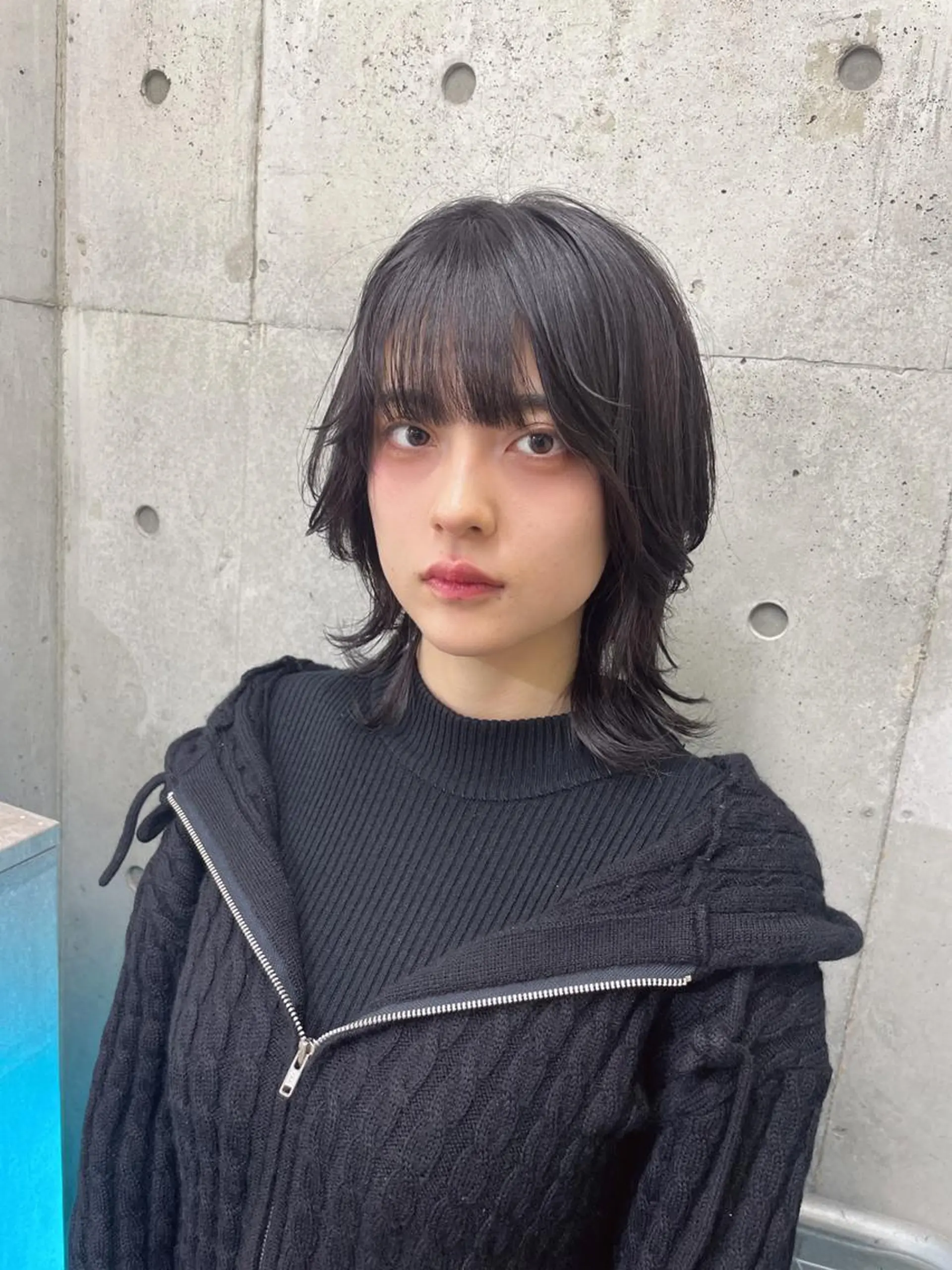 カラー ミディアム カット ウルフカットデザイン カラー特化アールイーのヘアスタイル