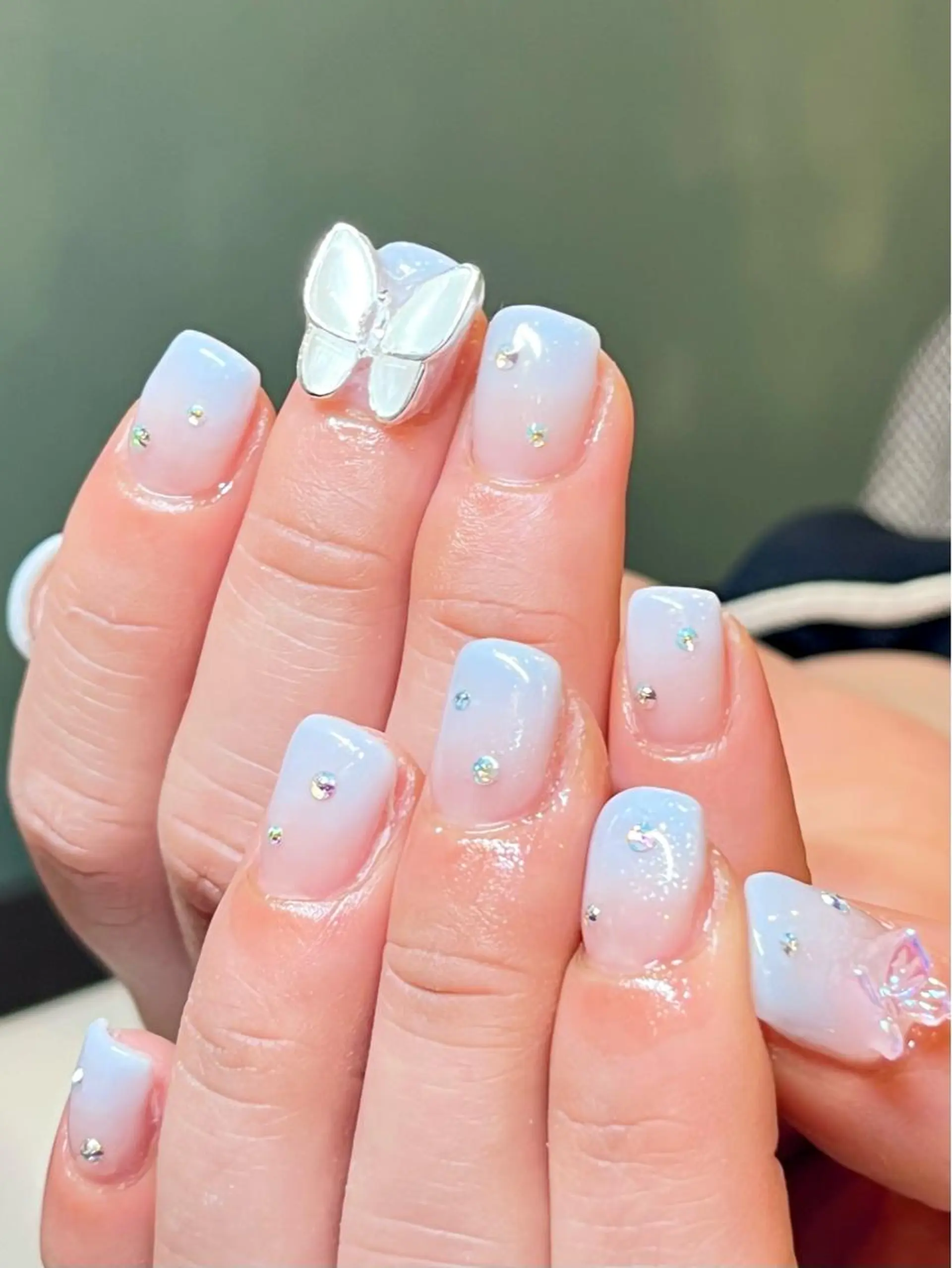 ショート カラー ネイル アートネイル オフィスネイル ワンカラーネイル ショートネイル ネイルサロン　リリーブランシュ所属・森 瑞紀のネイルデザイン