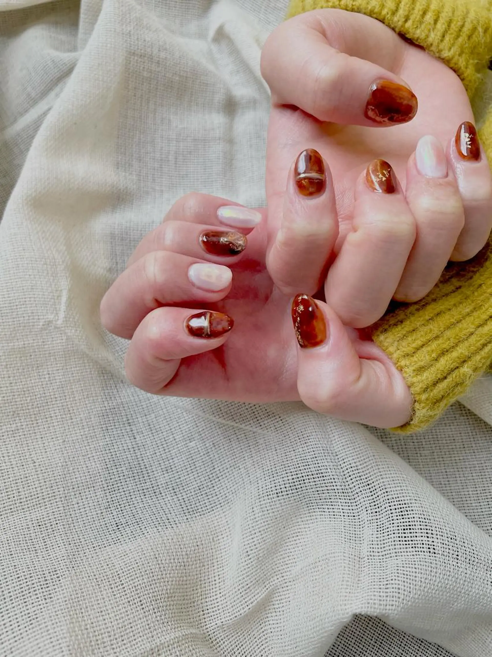 ネイル オーロラネイル べっ甲ネイル ニュアンスネイル 甲斐市自宅サロン 🧸prunelleのネイルデザイン