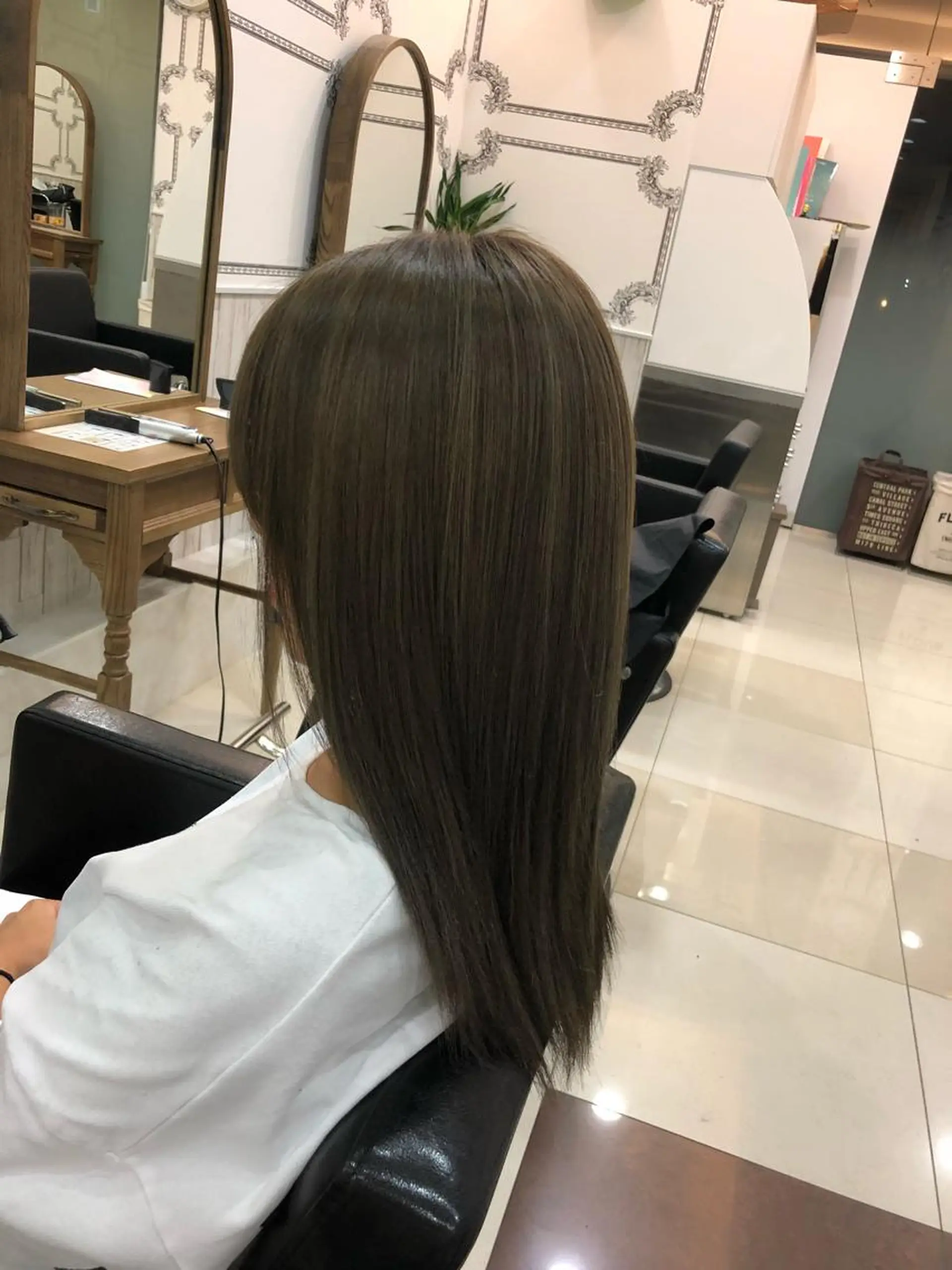 セミロング ハイライト ヘアカラー トリートメント 得能 雅人のヘアスタイル