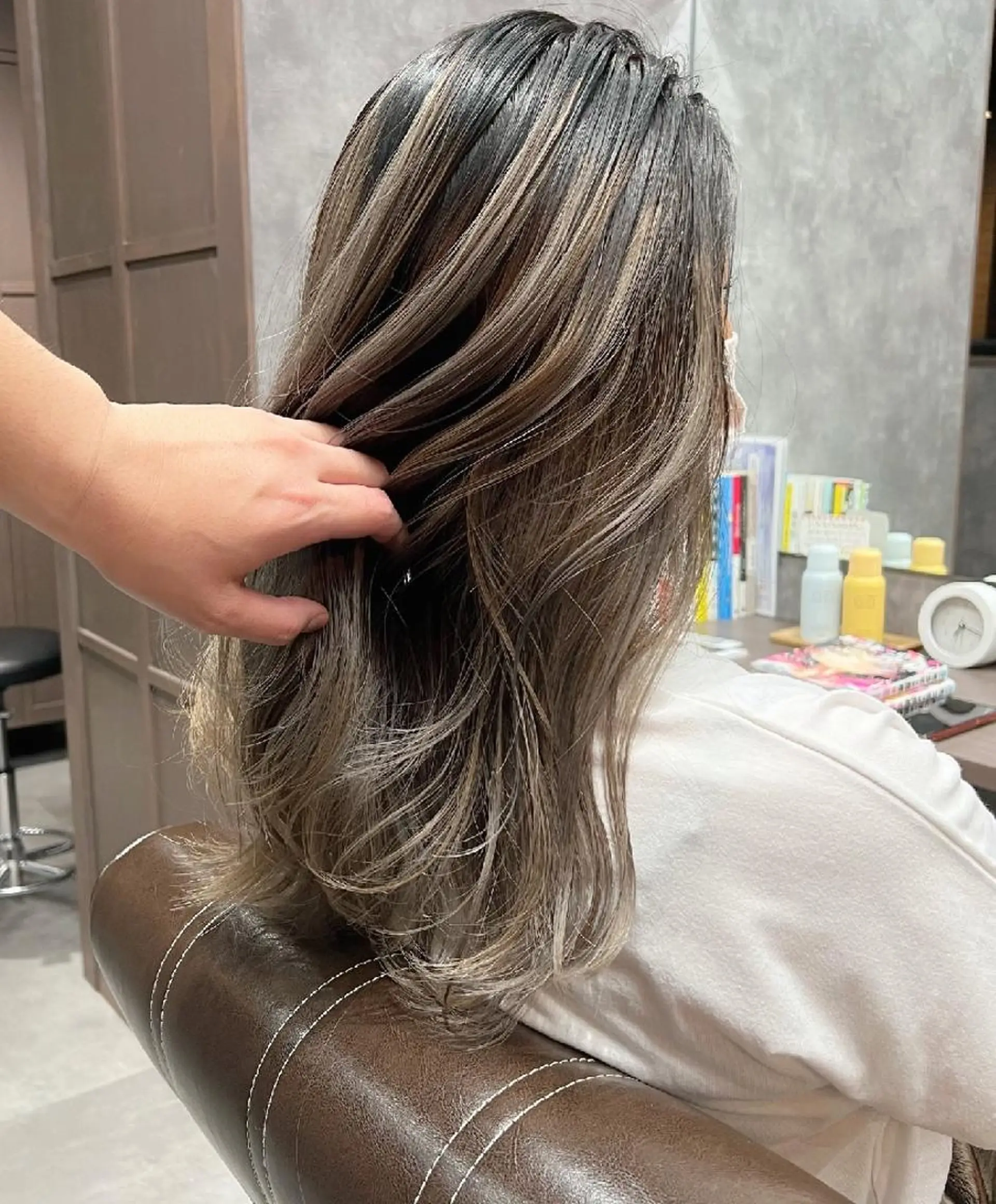 カラー セミロング iloli　メニューの無い美容室所属・iloli代表　前田 雄也　のヘアスタイル