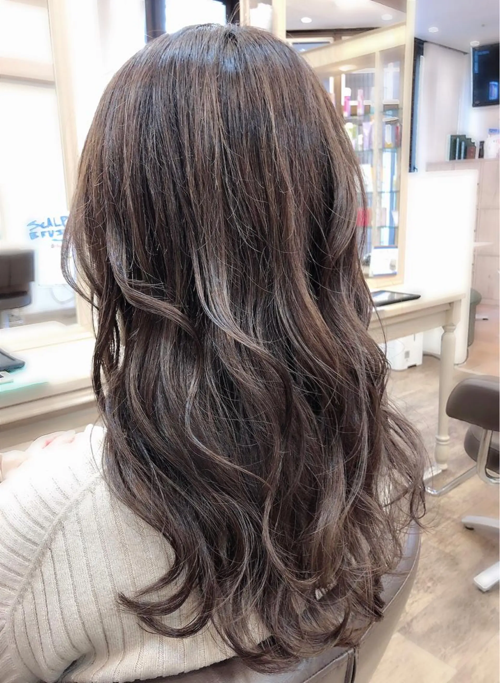 セミロング ハイライト カット ヘアカラー 尚平 髪質改善 大人のデザインカラーのその他イメージ