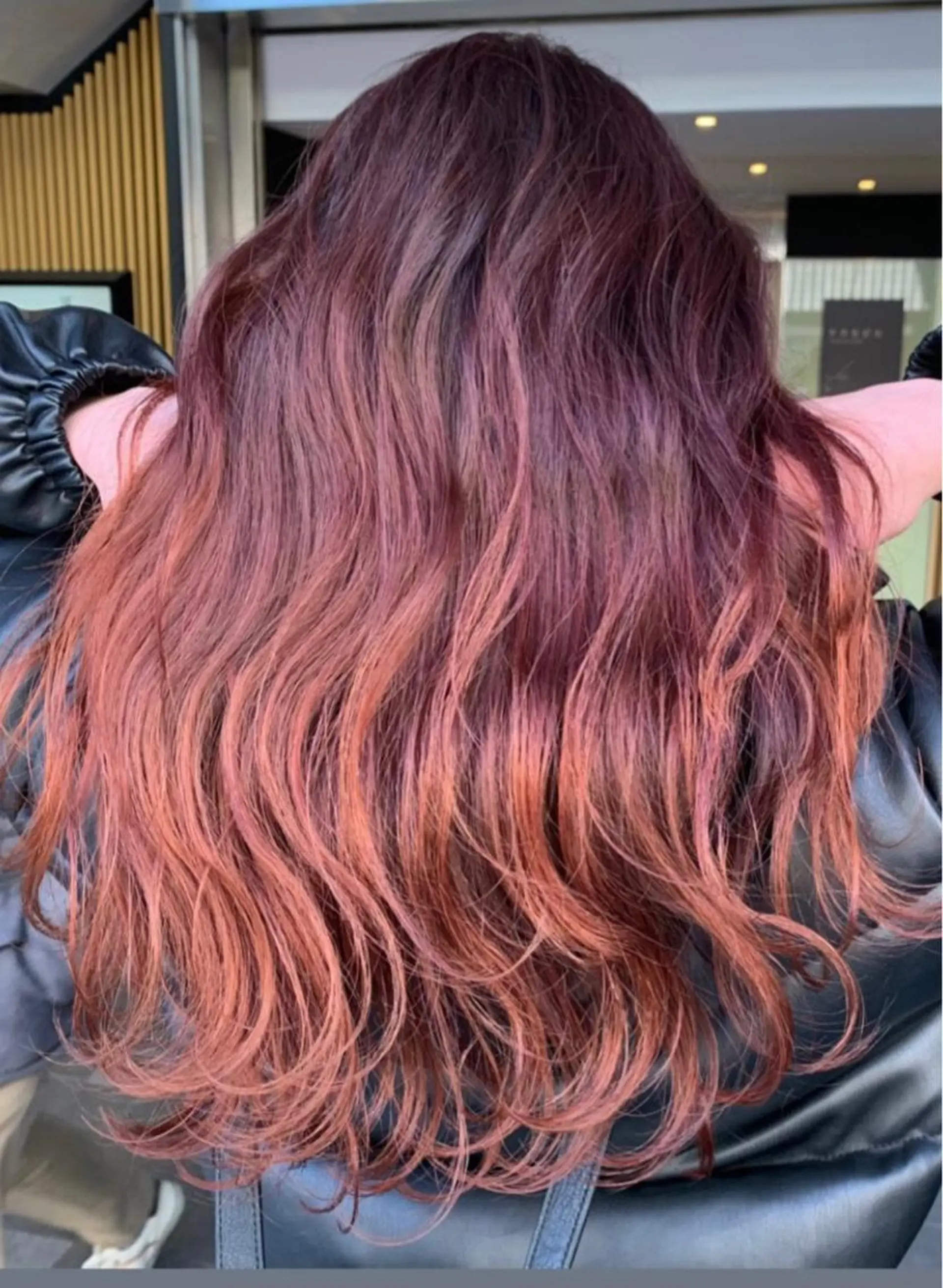 セミロング ハイライト レイヤーカット カット ヘアカラー トリートメント Selene hair OSAKAのヘアスタイル