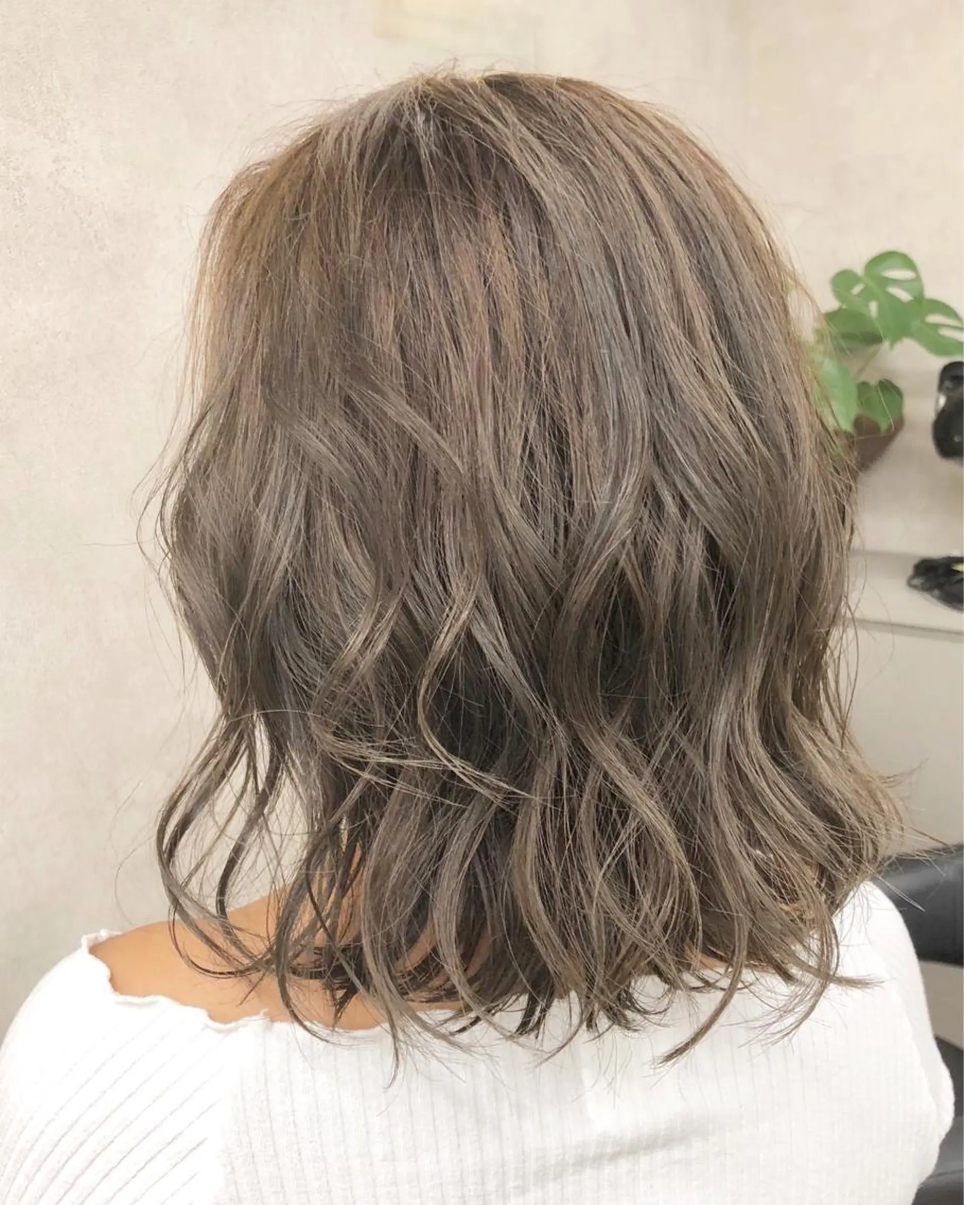 ミディアム カラー グレージュ ハイライトカラー カーキグレージュ ハイライト メンズ特化 パーマ/オザワのヘアスタイル