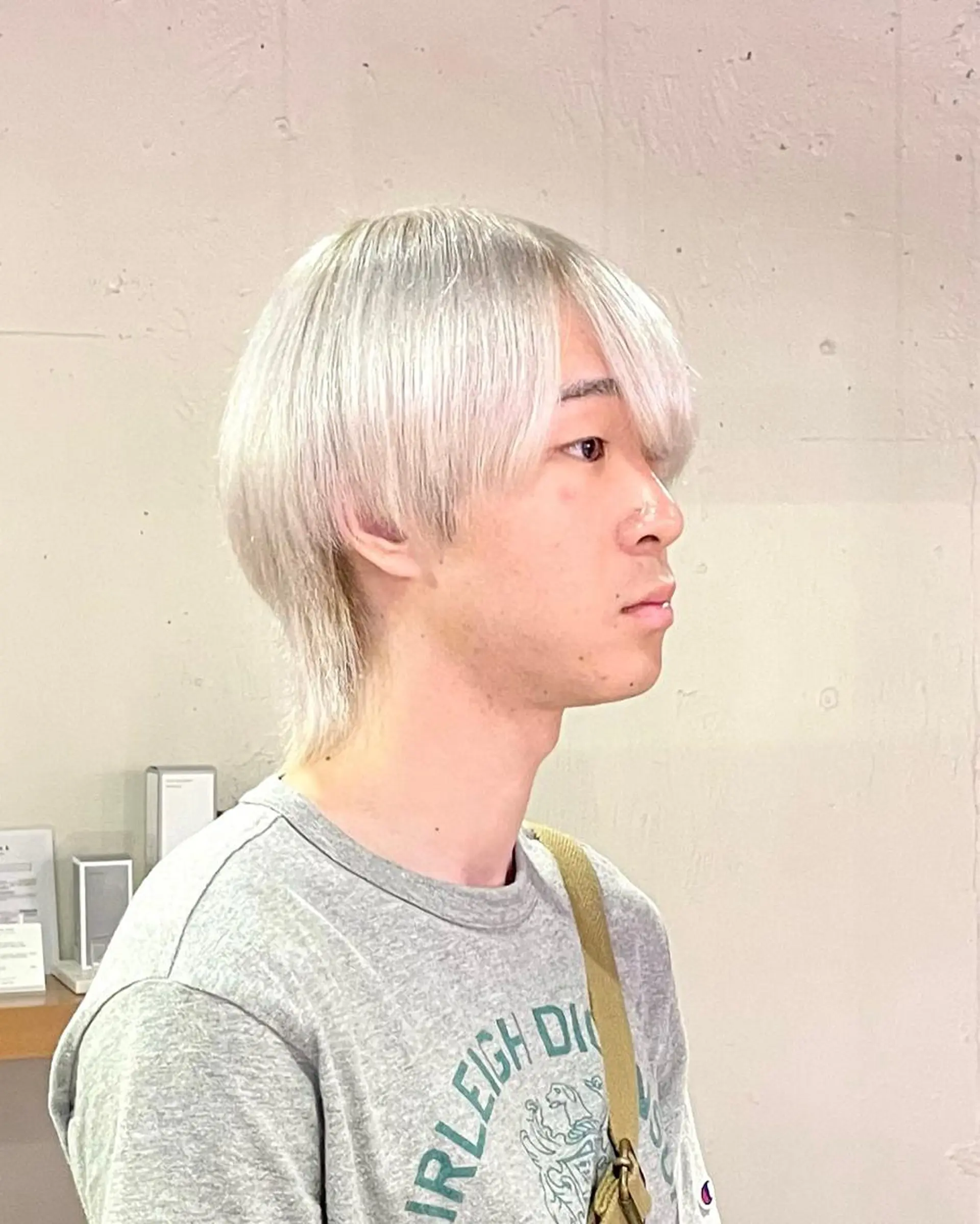 カラー メンズ メンズブリーチ ブリーチ pizzicato pacto所属・ボルドーカラー/ワイ ンレッド/長山遼太郎のヘアスタイル