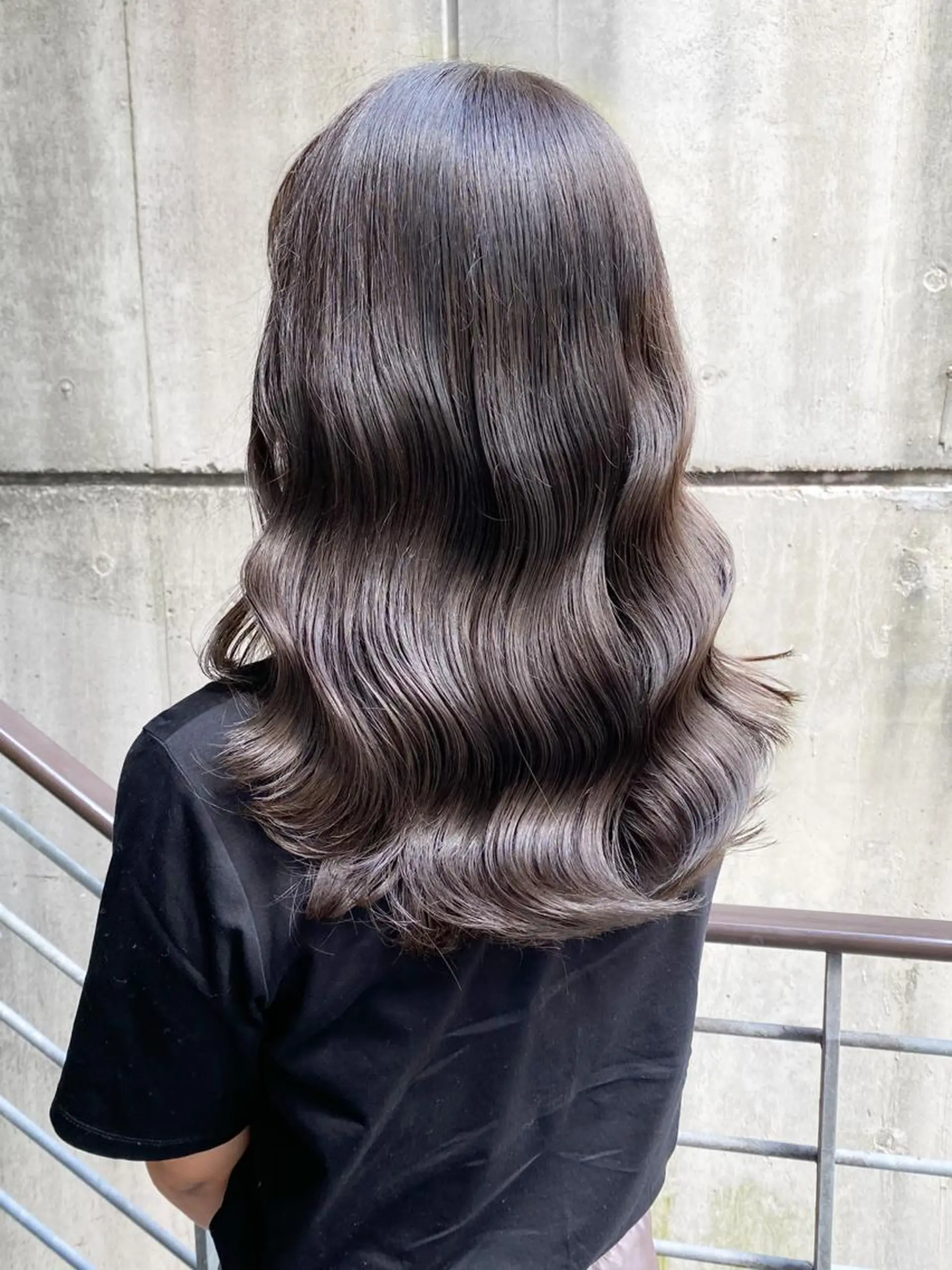 セミロング カラー ベージュカラー ブリーチ 透明感カラー ハイトーンカラー ハイトーンベージュ ヘアカラー ness ネスのヘアスタイル