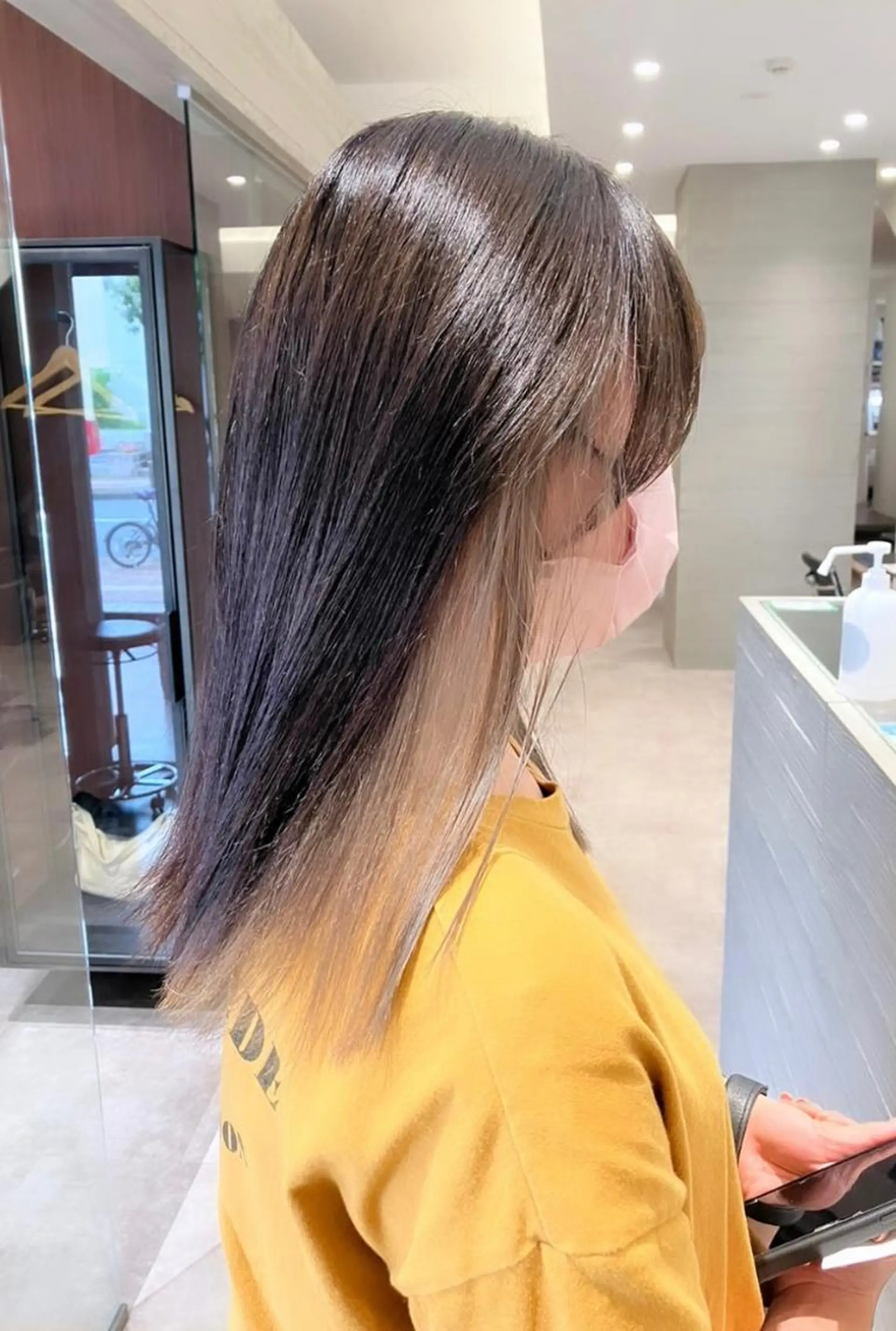 ロング カラー グレージュ サキ🤍ハイトーン 🩰くびれ巻きヘアのヘアスタイル