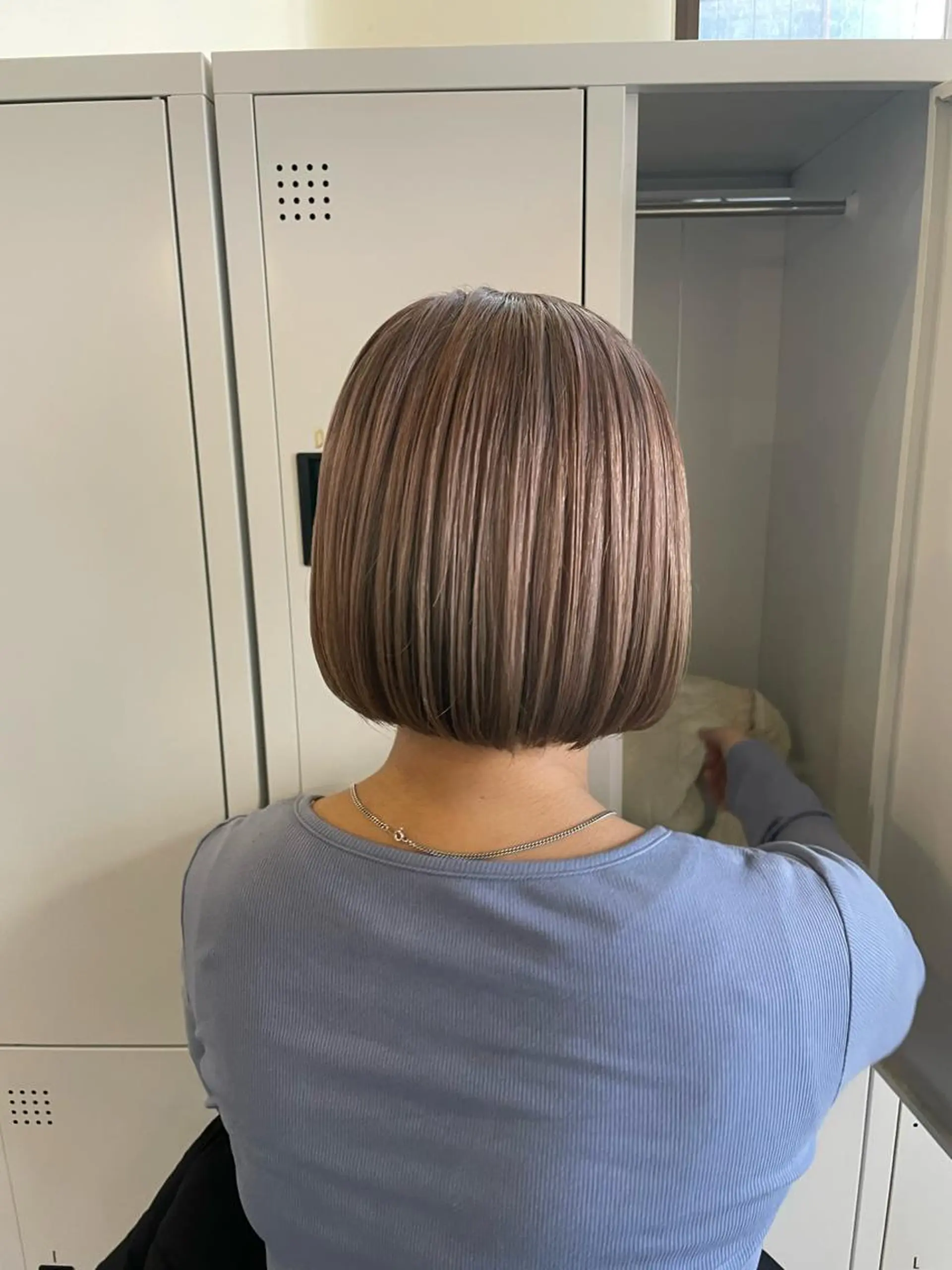 ショート カラー グレージュ ボブ レイヤー/艶カラー 🫧守利のヘアスタイル