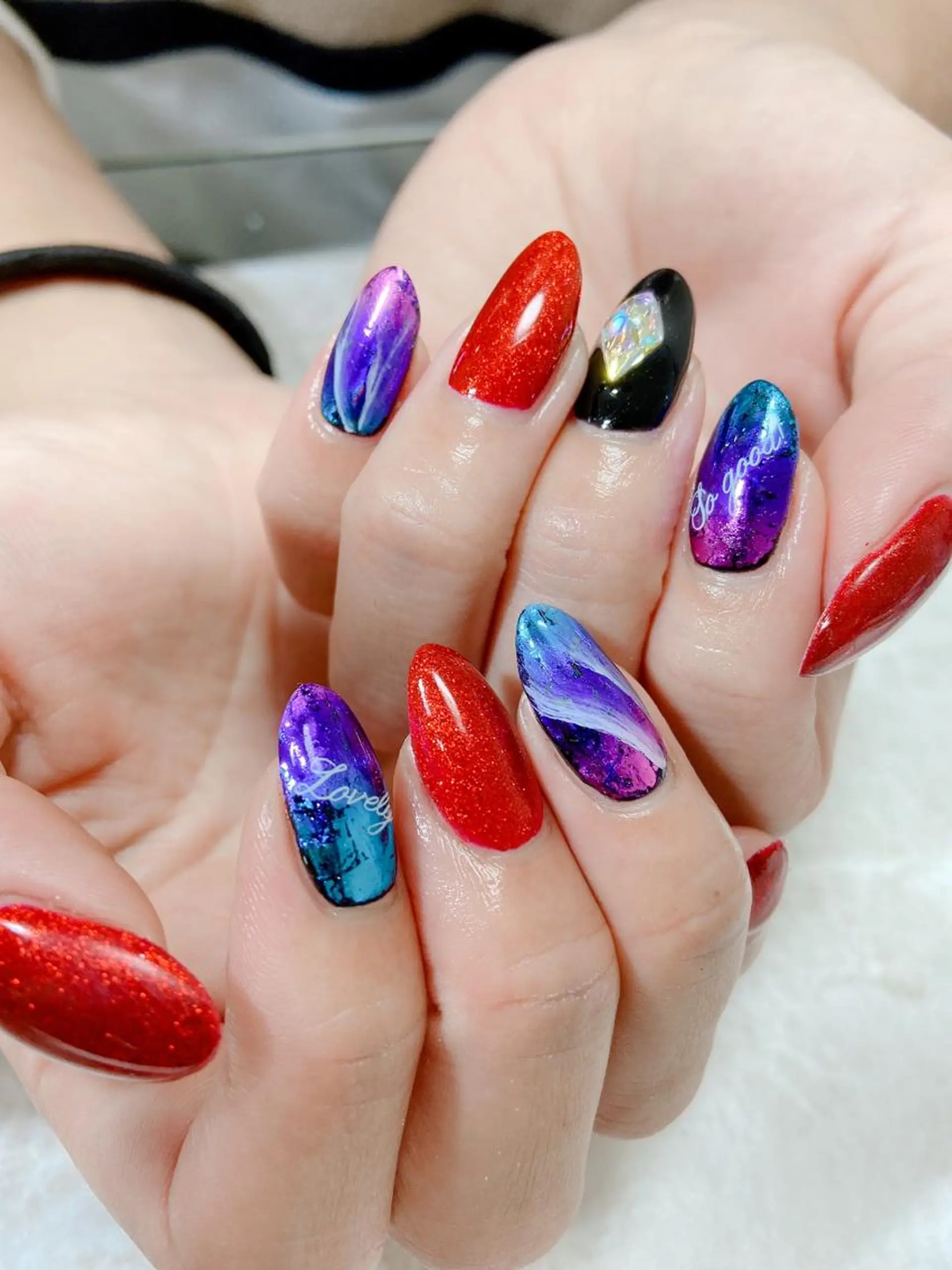 ネイル ストーンネイル ハンドネイル フットネイル Lokahi NAILのネイルデザイン