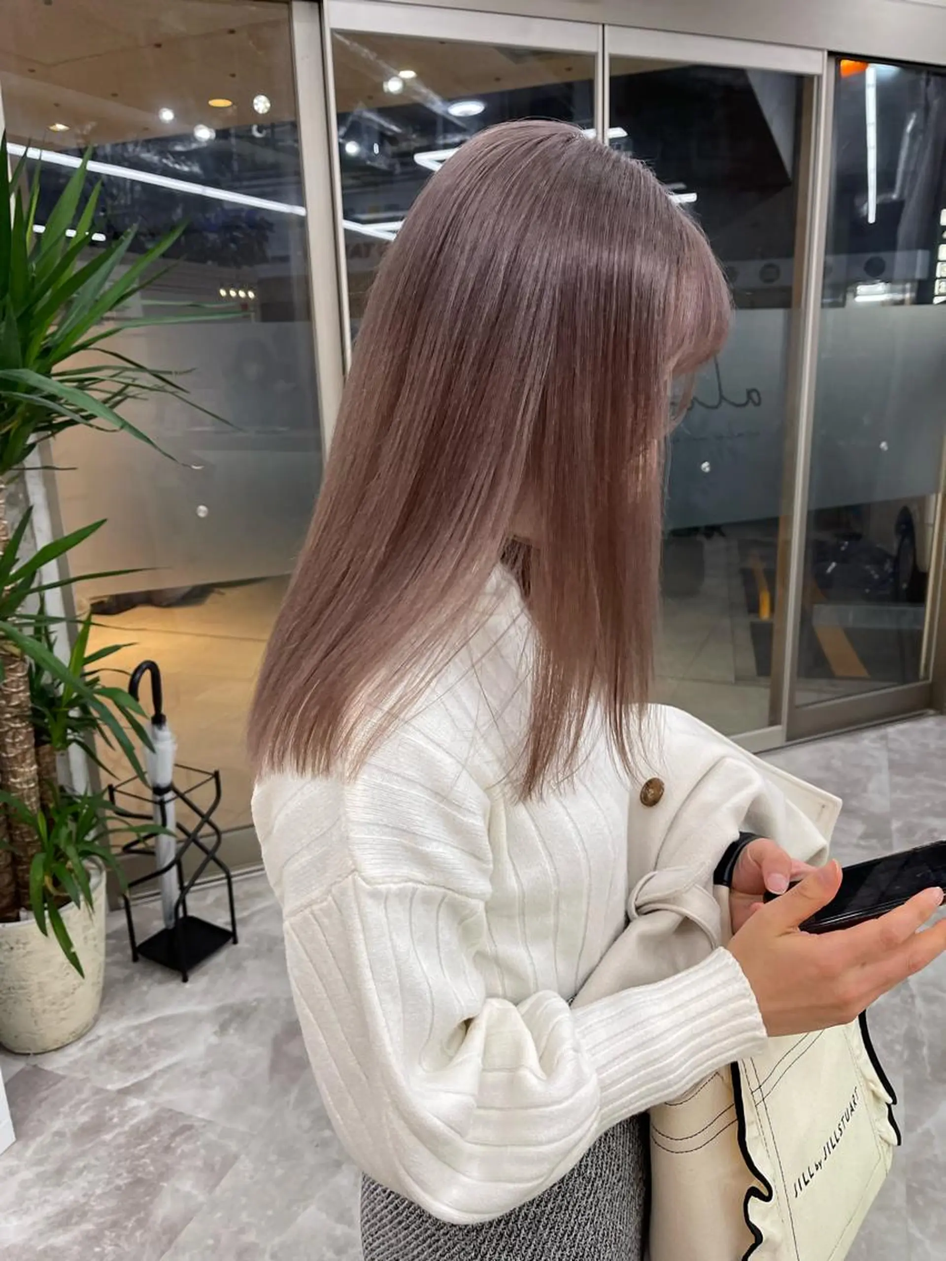 ミディアム ヘアカラー SALOWIN梅田茶屋町North店所属・福山 晴香のヘアスタイル