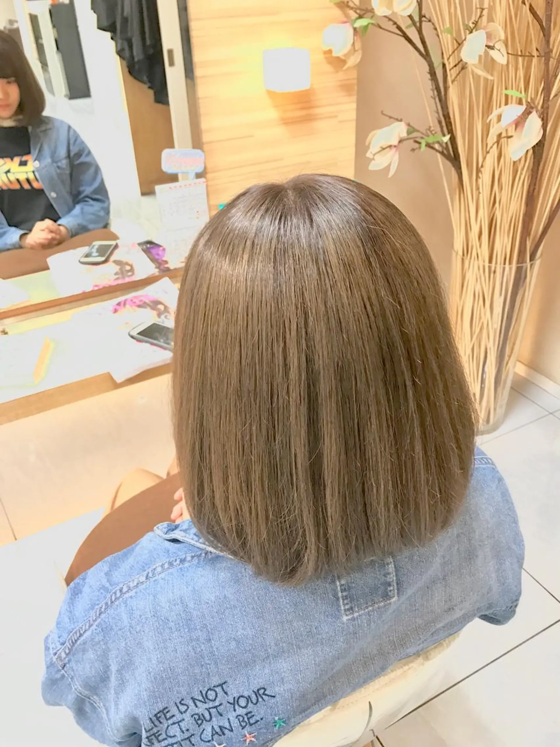 ミディアム カラー ベージュカラー ブリーチ ミルクティーベージュ 縮毛矯正/ 髪質改善/橋口のヘアスタイル