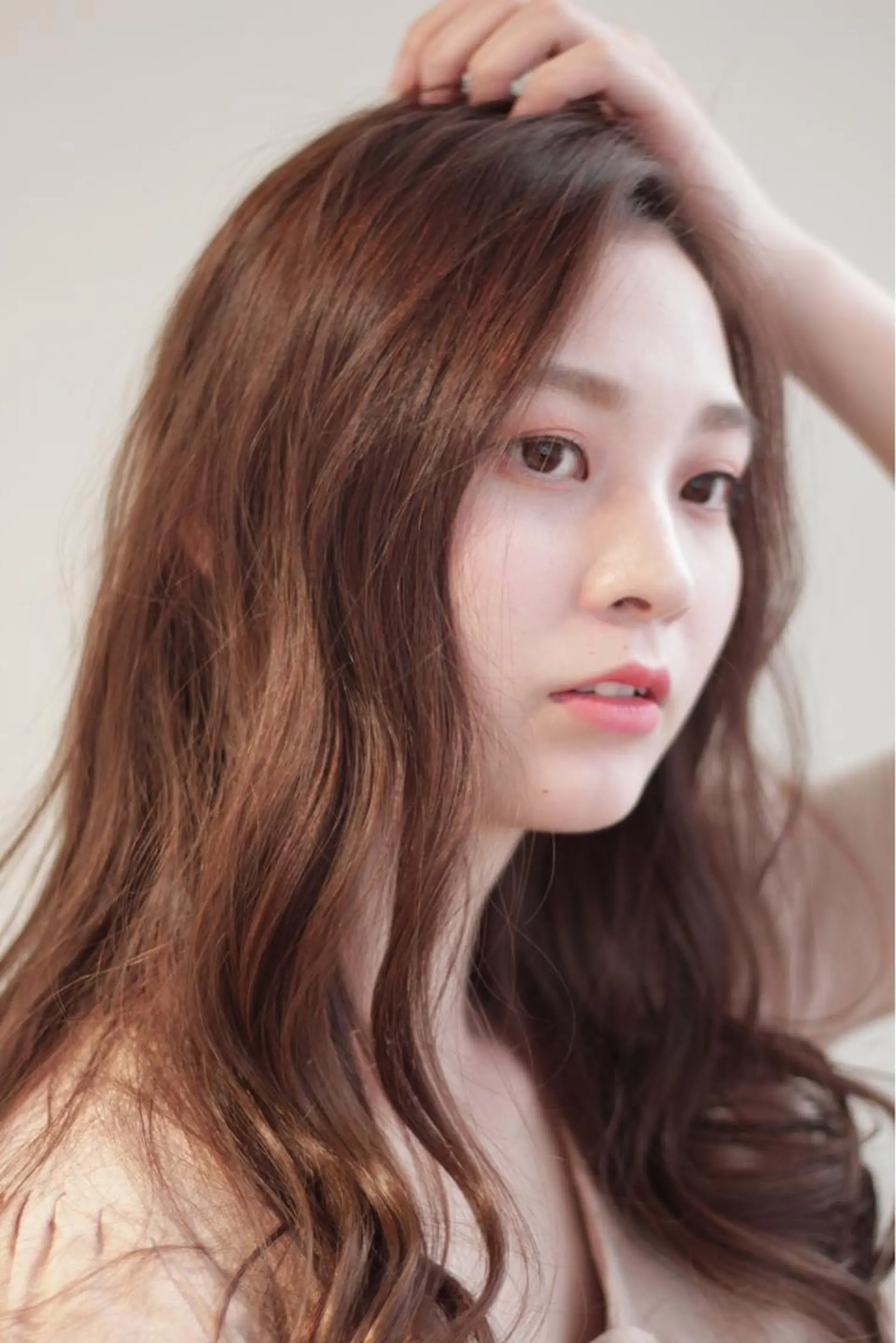 ロング カラー アッシュ ベージュカラー ハイライトカラー ハイライト 太田ありさ クリーミーヘアカラーのヘアスタイル