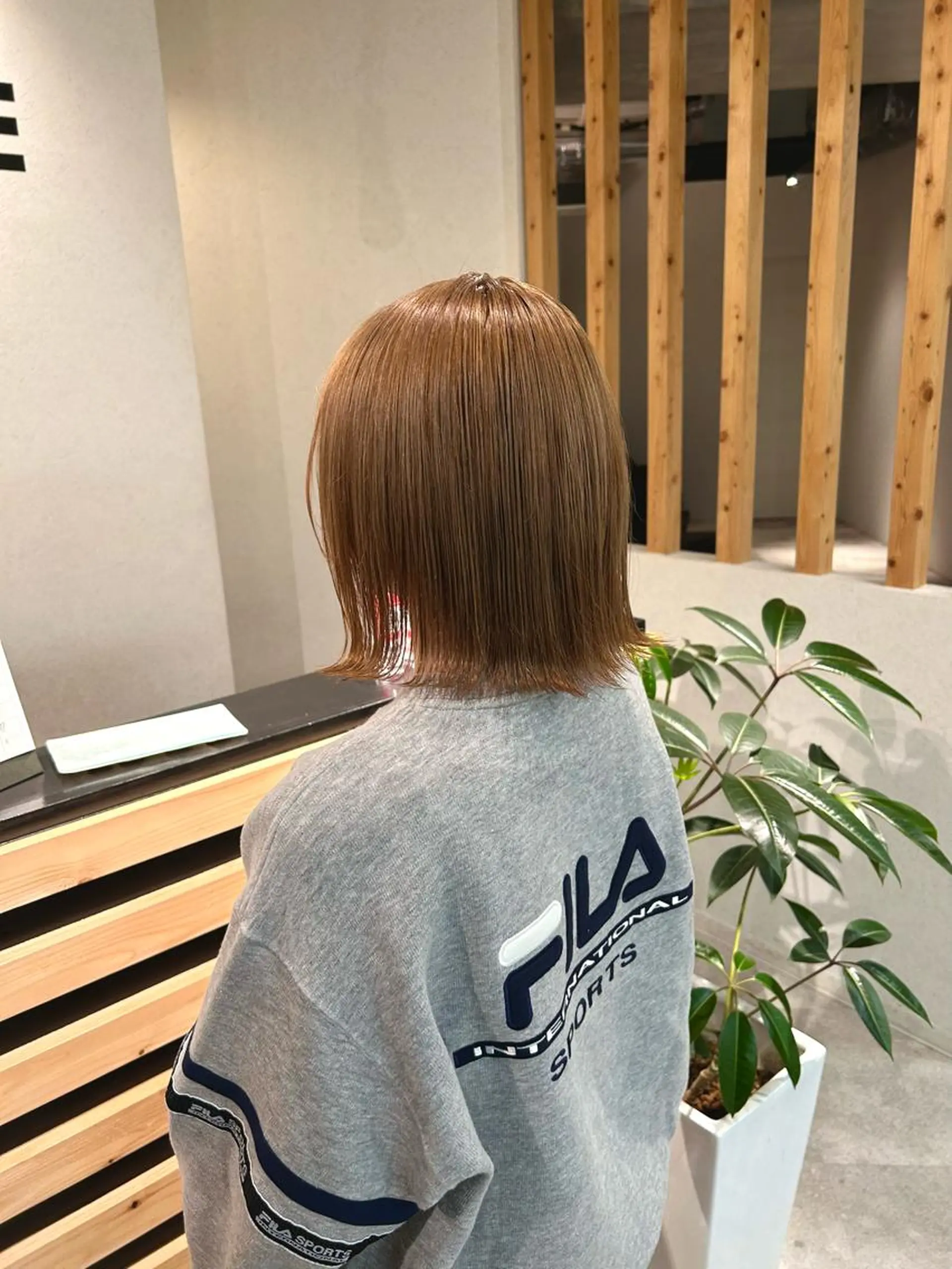 ショート カラー ベージュカラー ブリーチ ミルクティーベージュ 縮毛矯正 凌矢/カラーモデル /カットモデルのヘアスタイル