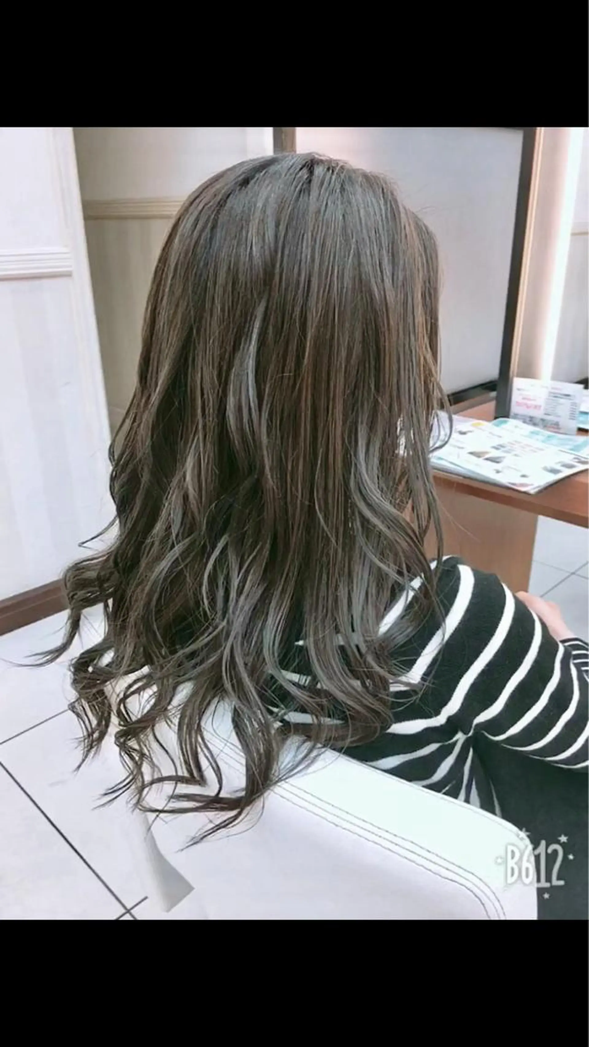 カラー バレイヤージュ グレージュ イルミナカラー 外国人風カラー カット ヘアカラー N° jillva ♦️川端裕司♦️のヘアスタイル