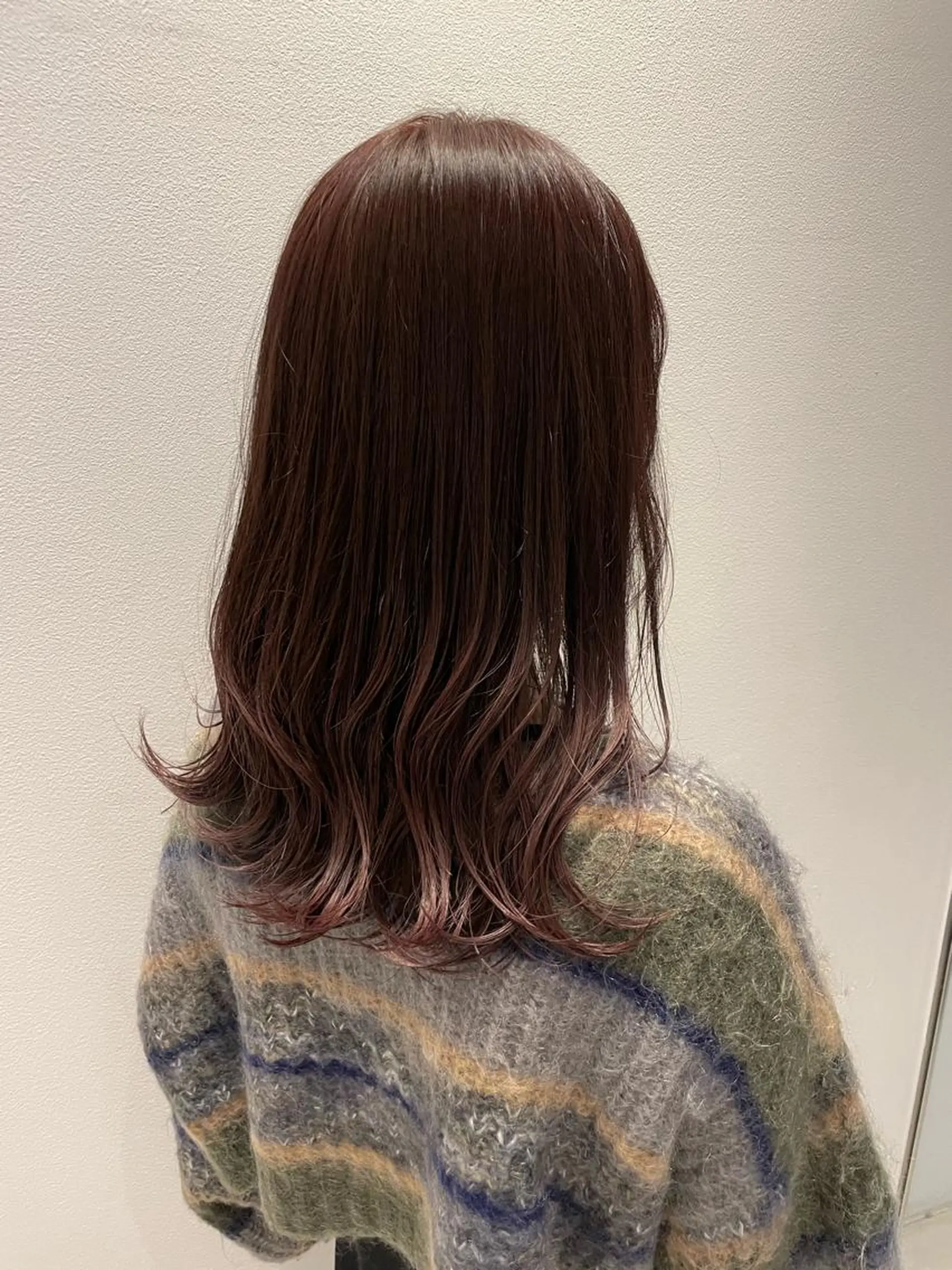 セミロング カラー ブリーチ ピンクカラー CiNEMA daikanyama所属・透明感カラー🫧 今泉健太のヘアスタイル