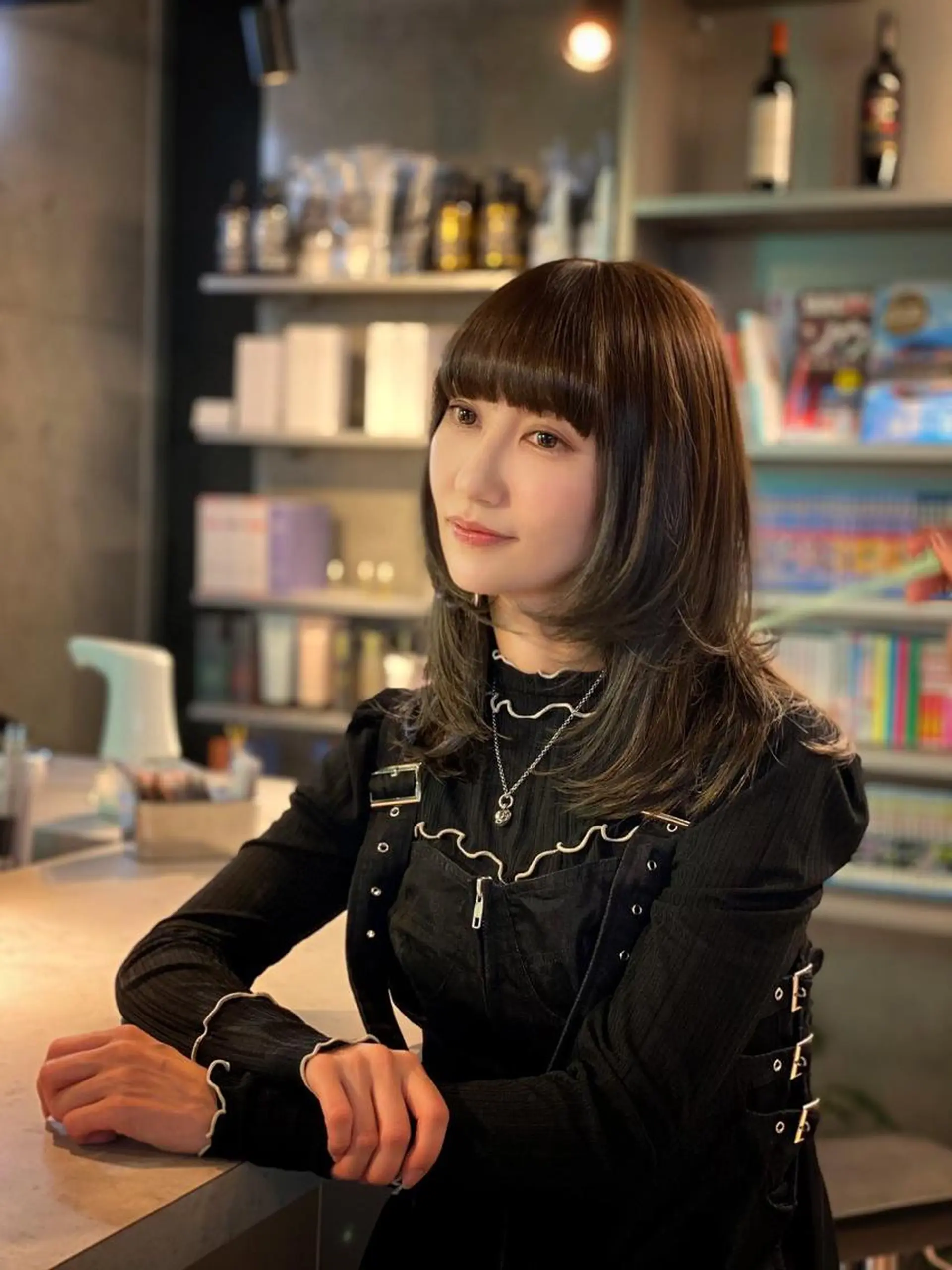 セミロング アッシュ ボブ くびれヘア ハイライト レイヤーカット アンリ【Henri】所属・原宿アンリ 山下卓也のヘアスタイル