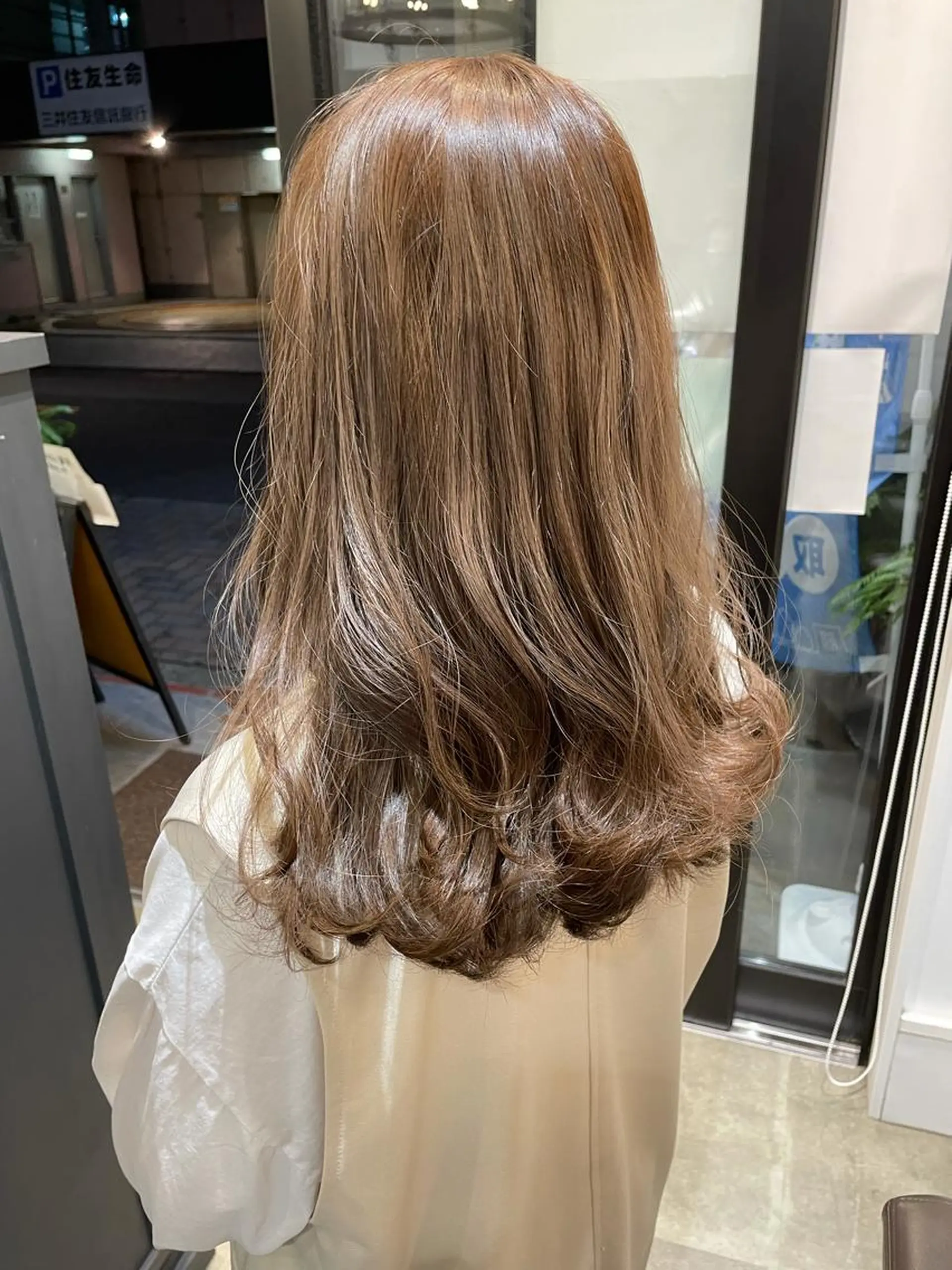 ロング カラー ベージュカラー ミルクティーベージュ 細沼 葵のヘアスタイル