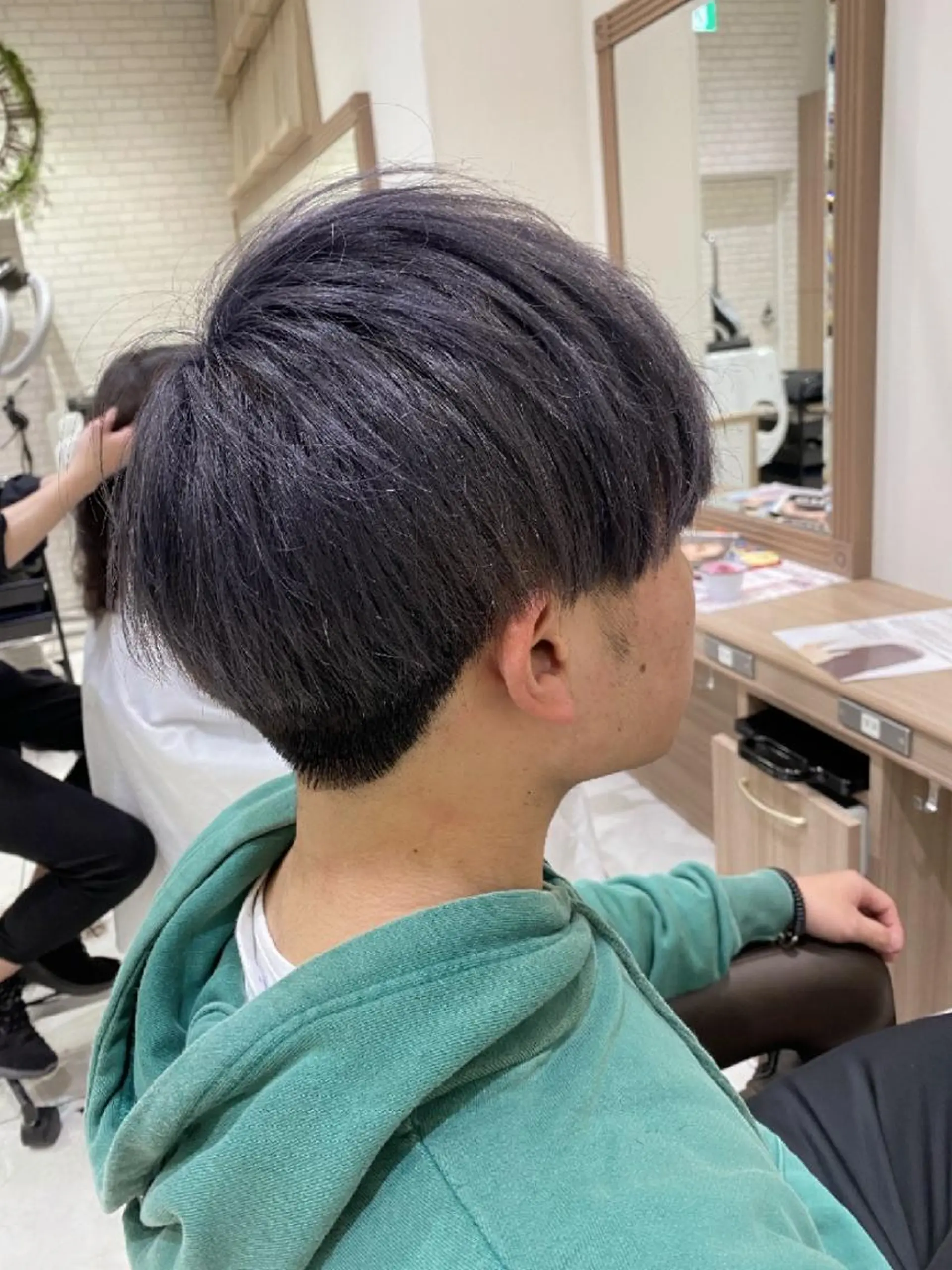 ショート メンズ カラー メンズブリーチ アッシュ アッシュグレー ブリーチ ブルーカラー 中村 和貴のヘアスタイル