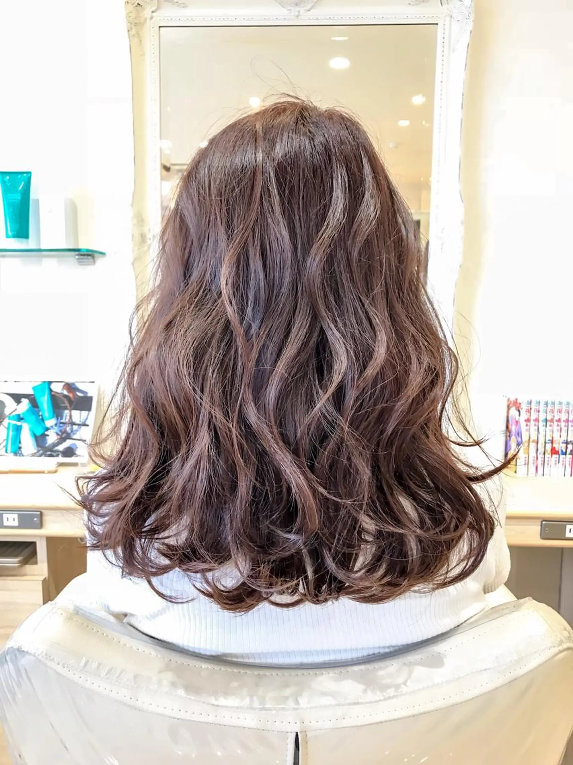 カラー イルミナカラー 内田 敦士のヘアスタイル