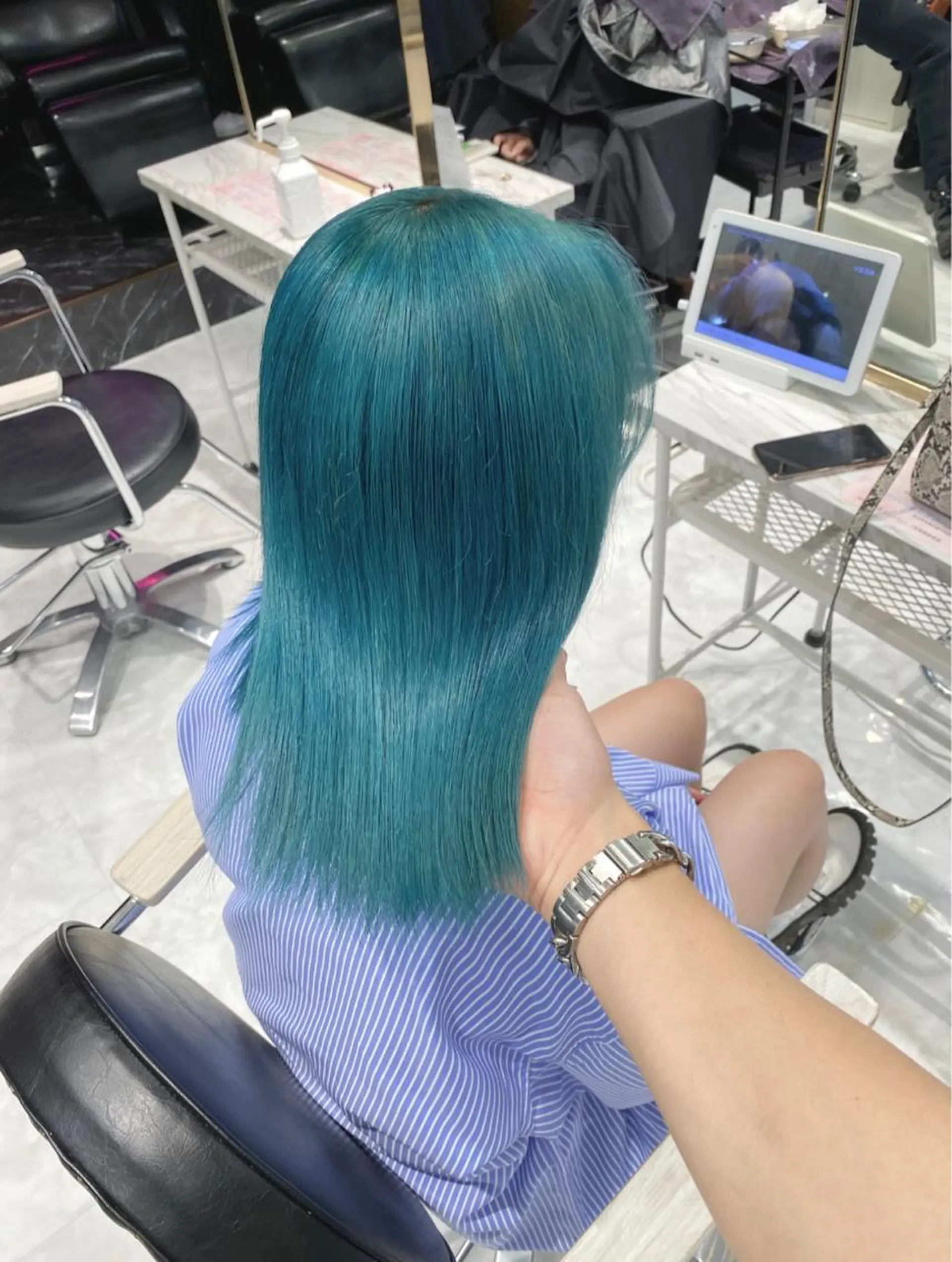 セミロング カラー パーマ ヘアアレンジ メンズ キッズ ネイル マツエク・マツパ アイブロウ ヘアカラー トリートメント ハイトーン/ピンク 💗モモ໒꒱のヘアスタイル