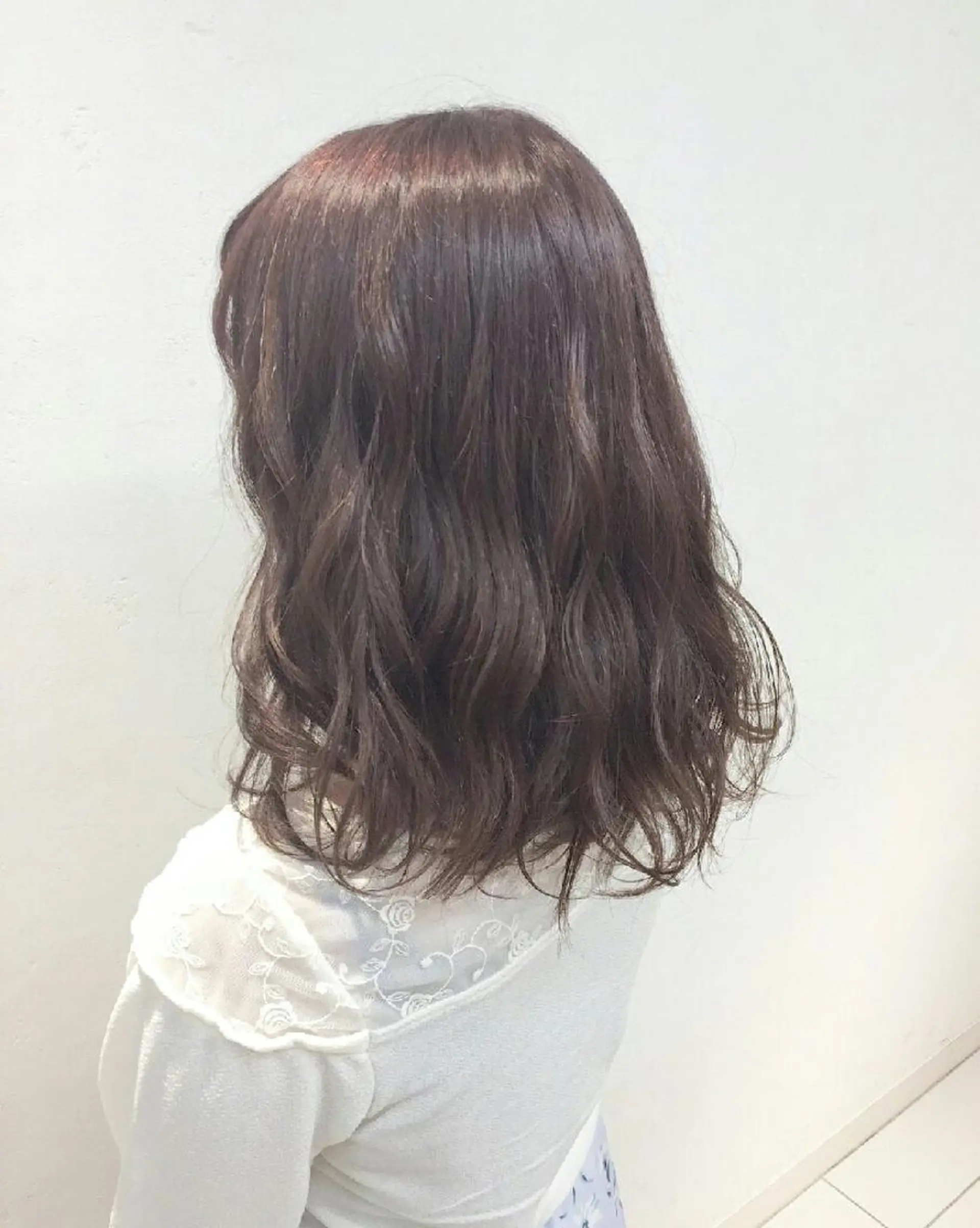 カラー ミディアム ブラウンカラー ピンクカラー ピンクブラウン 透明感ハイライト◎ 伊藤夏海のヘアスタイル